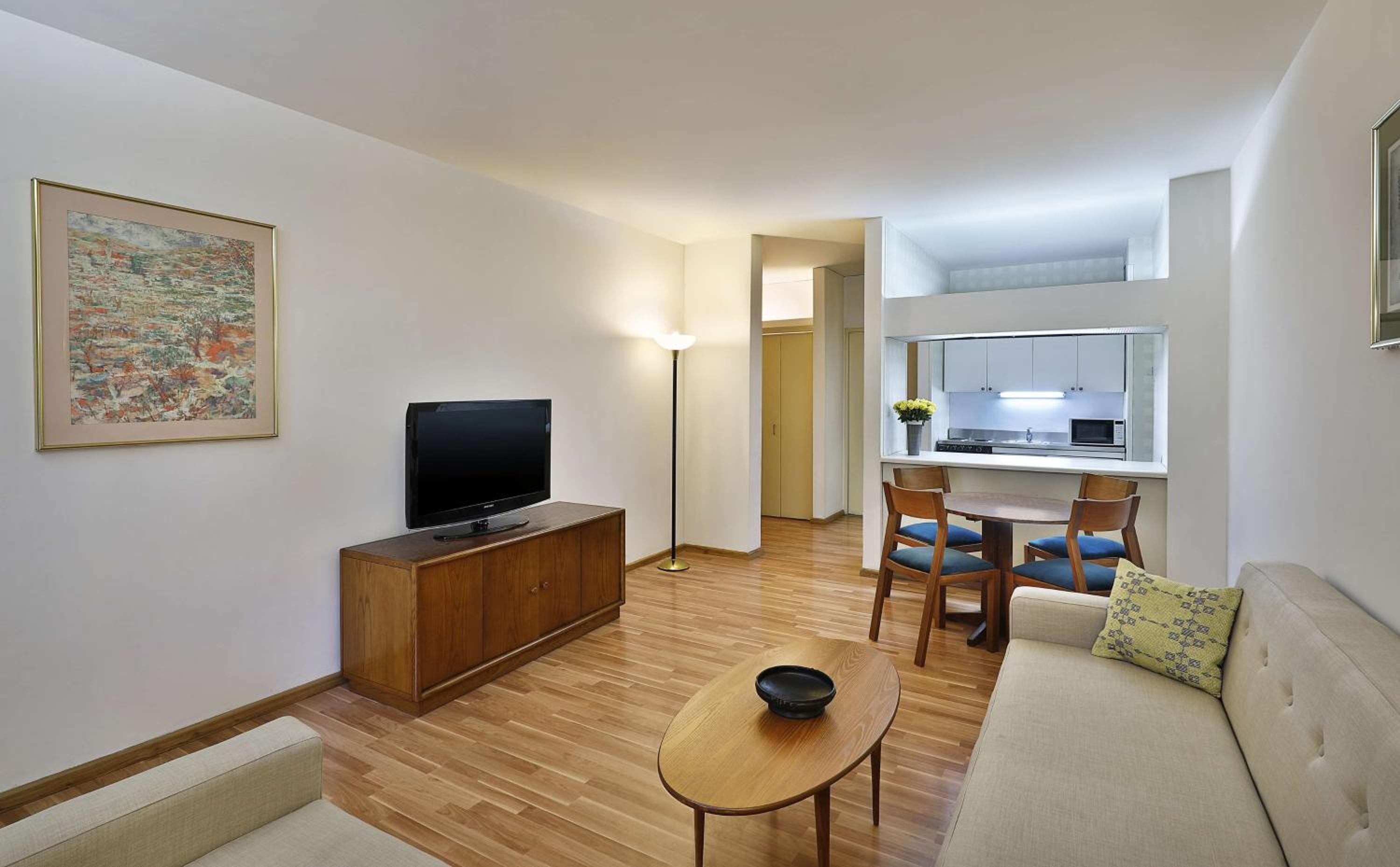 One-Bedroom Apartment - Photo 2