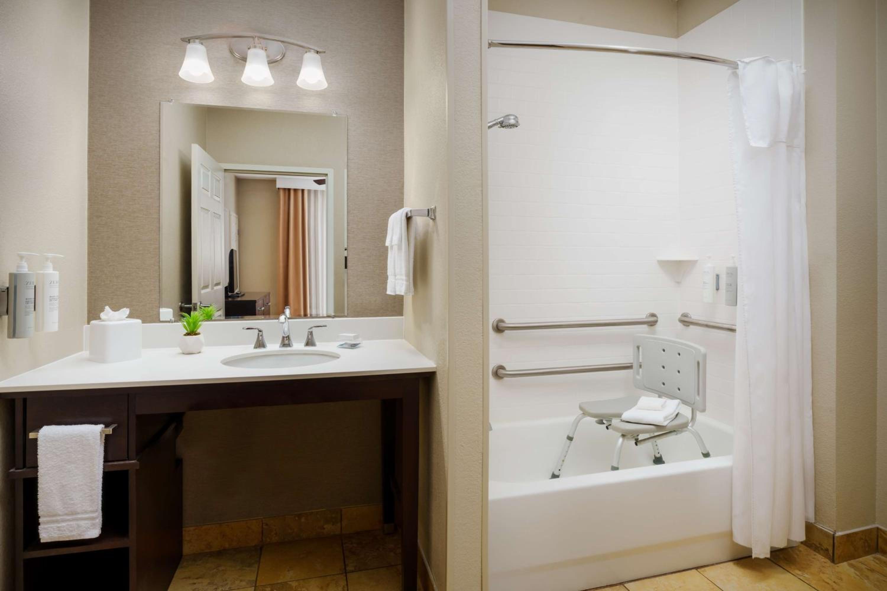 King Suite - Mobility Access/Non-Smoking - Photo 10