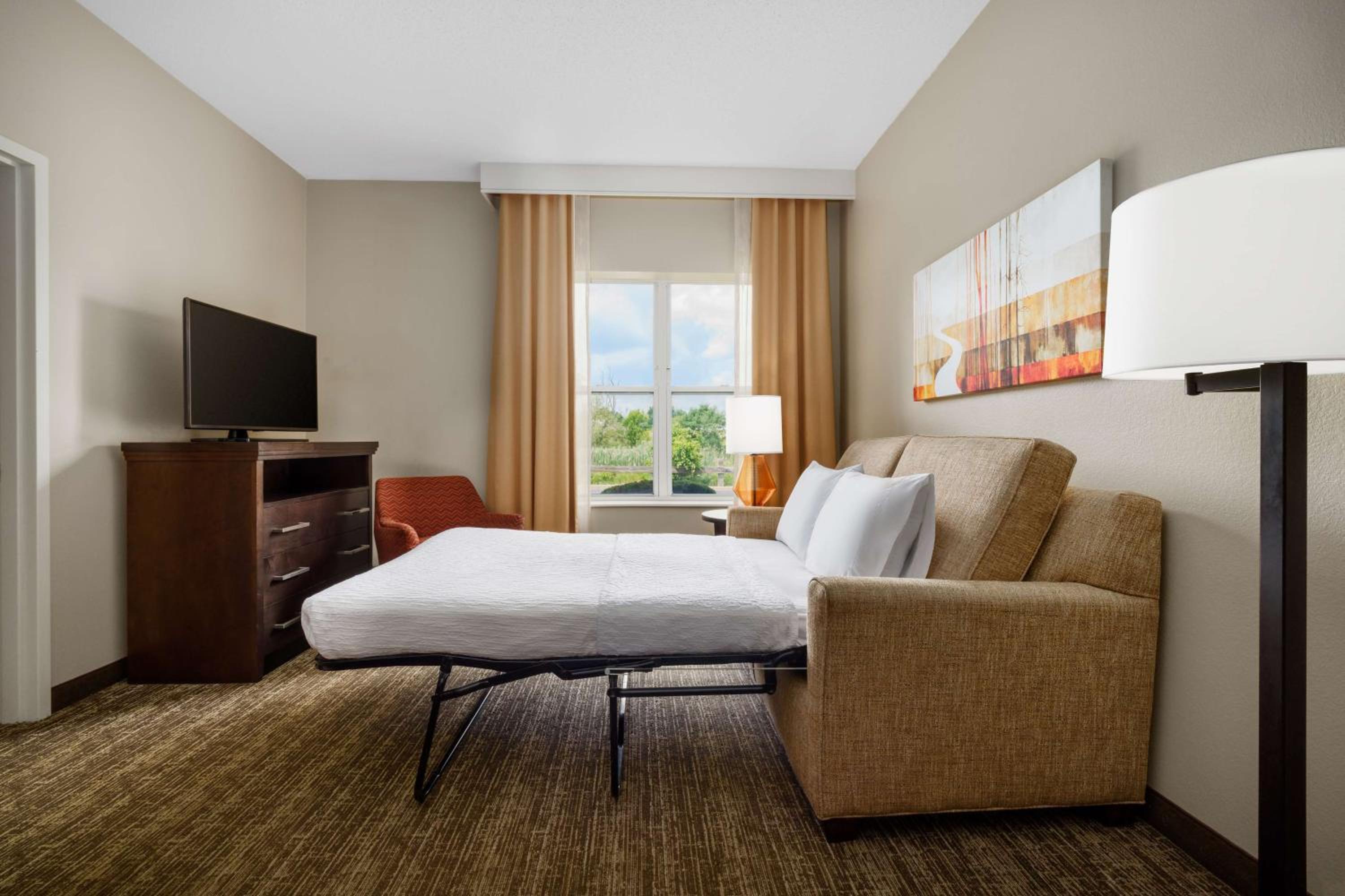 One-Bedroom Queen Suite with Two Queen Beds - Non-Smoking - Photo 3