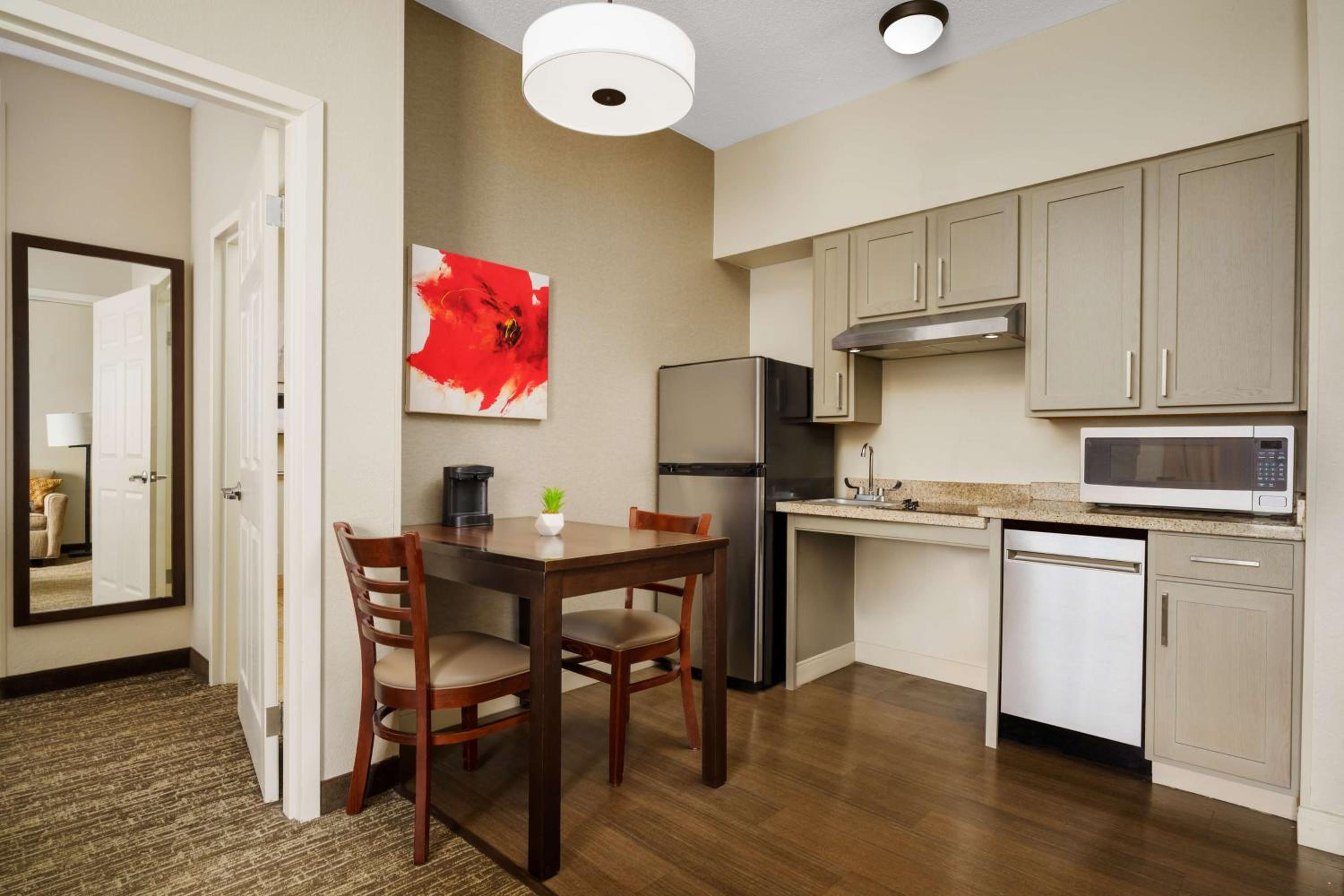King Suite - Mobility Access/Non-Smoking - Photo 8