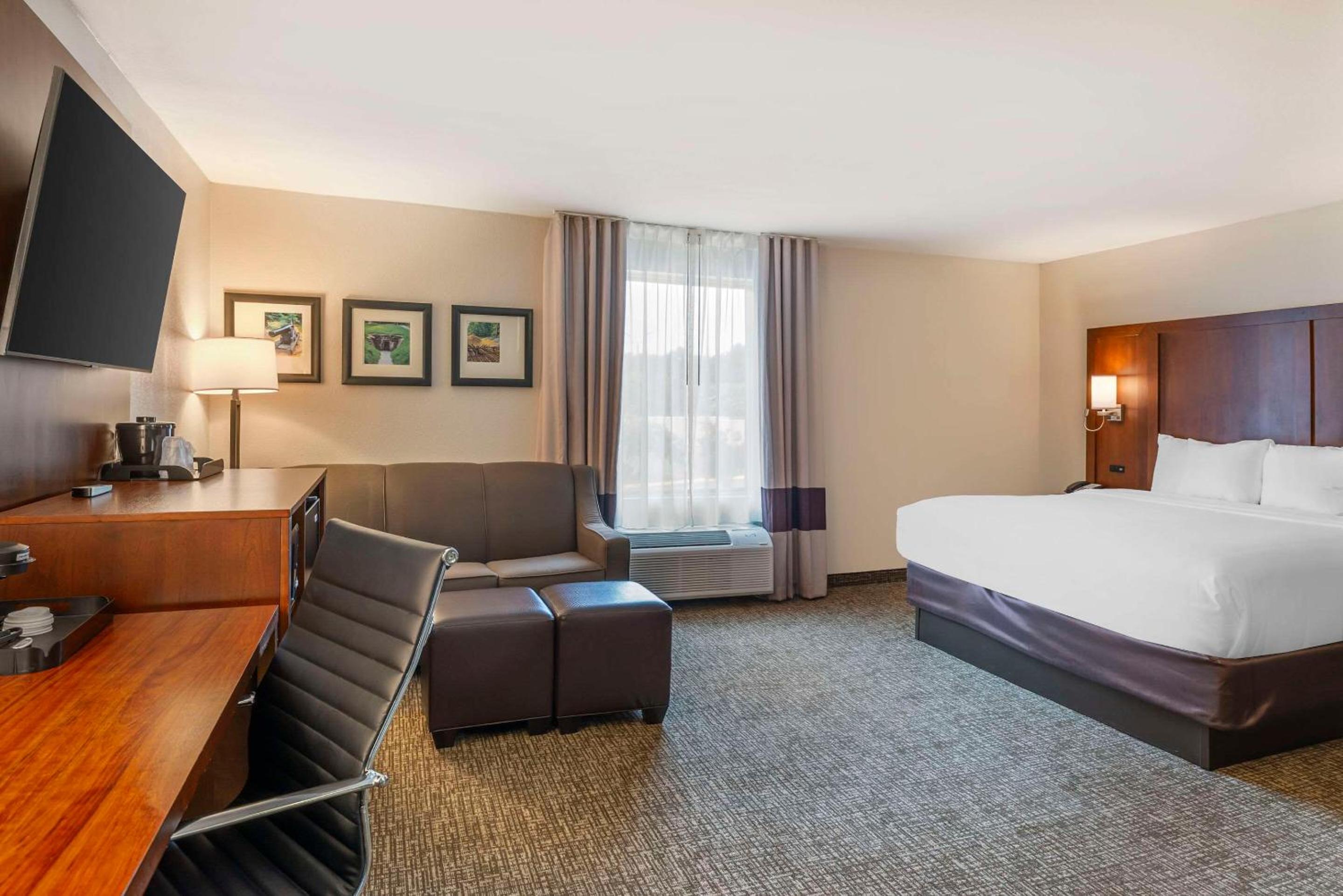 Superior King Room - Non-Smoking - Photo 4