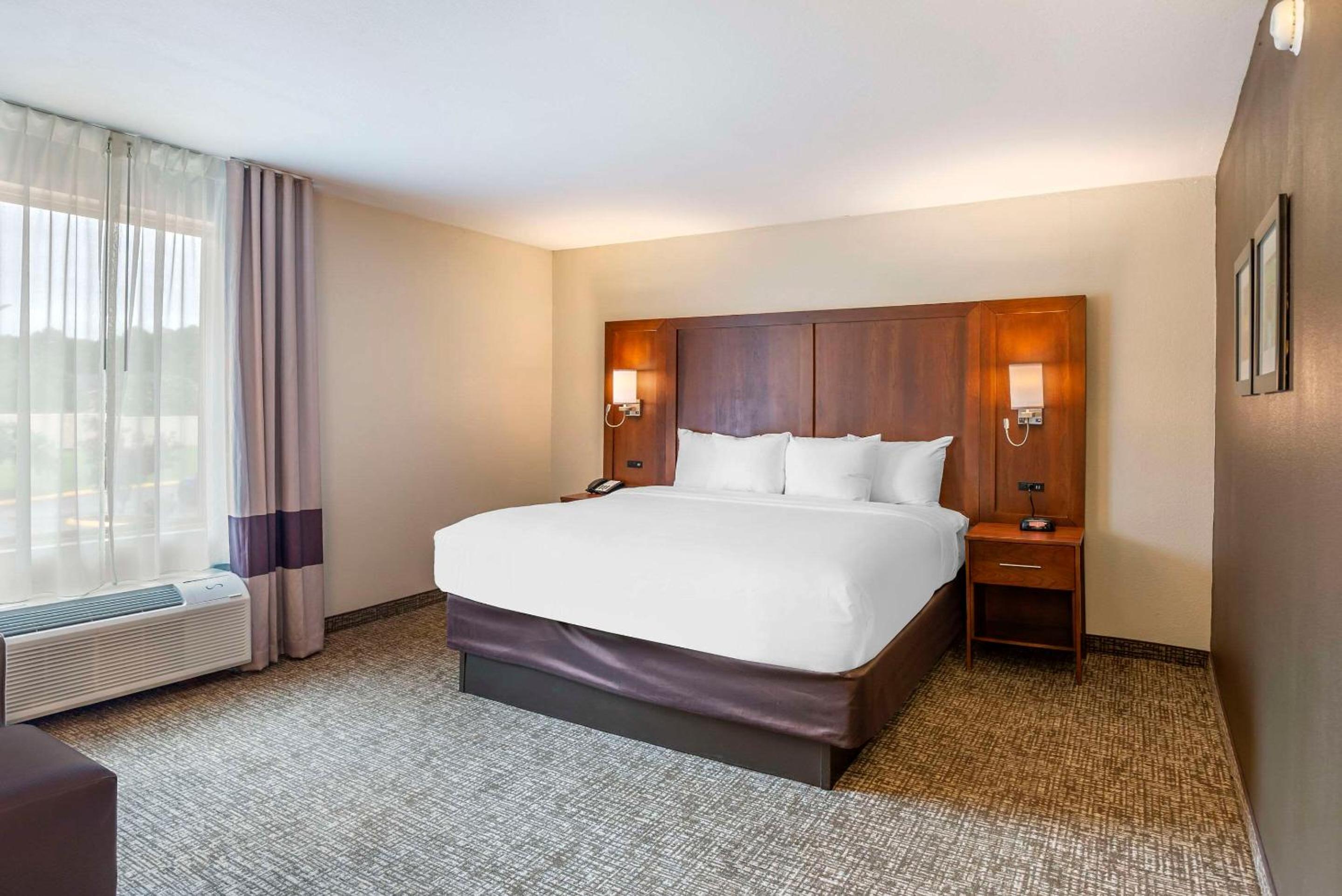 Superior King Room - Non-Smoking - Photo 1