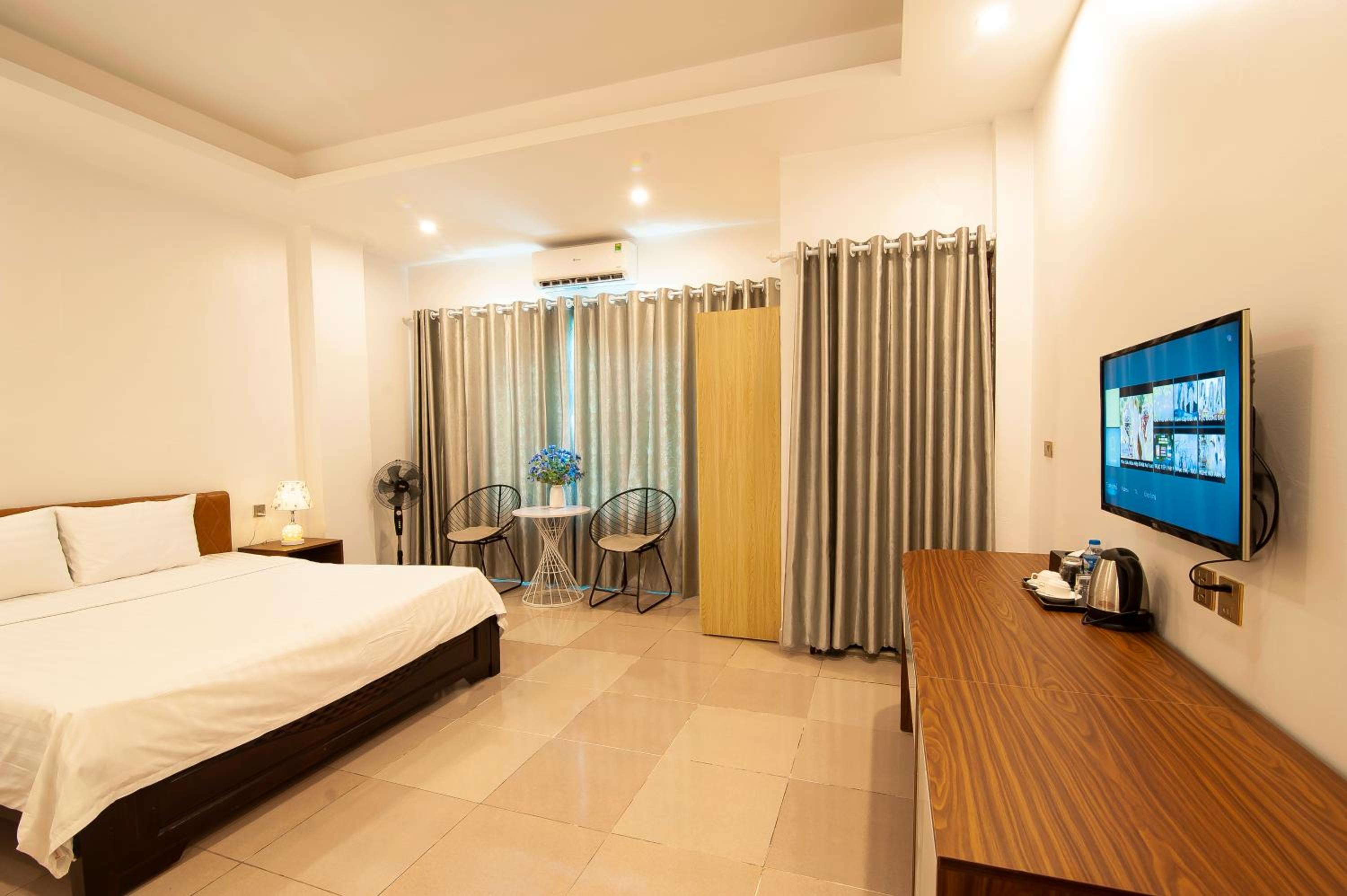 King Room with Mountain View
