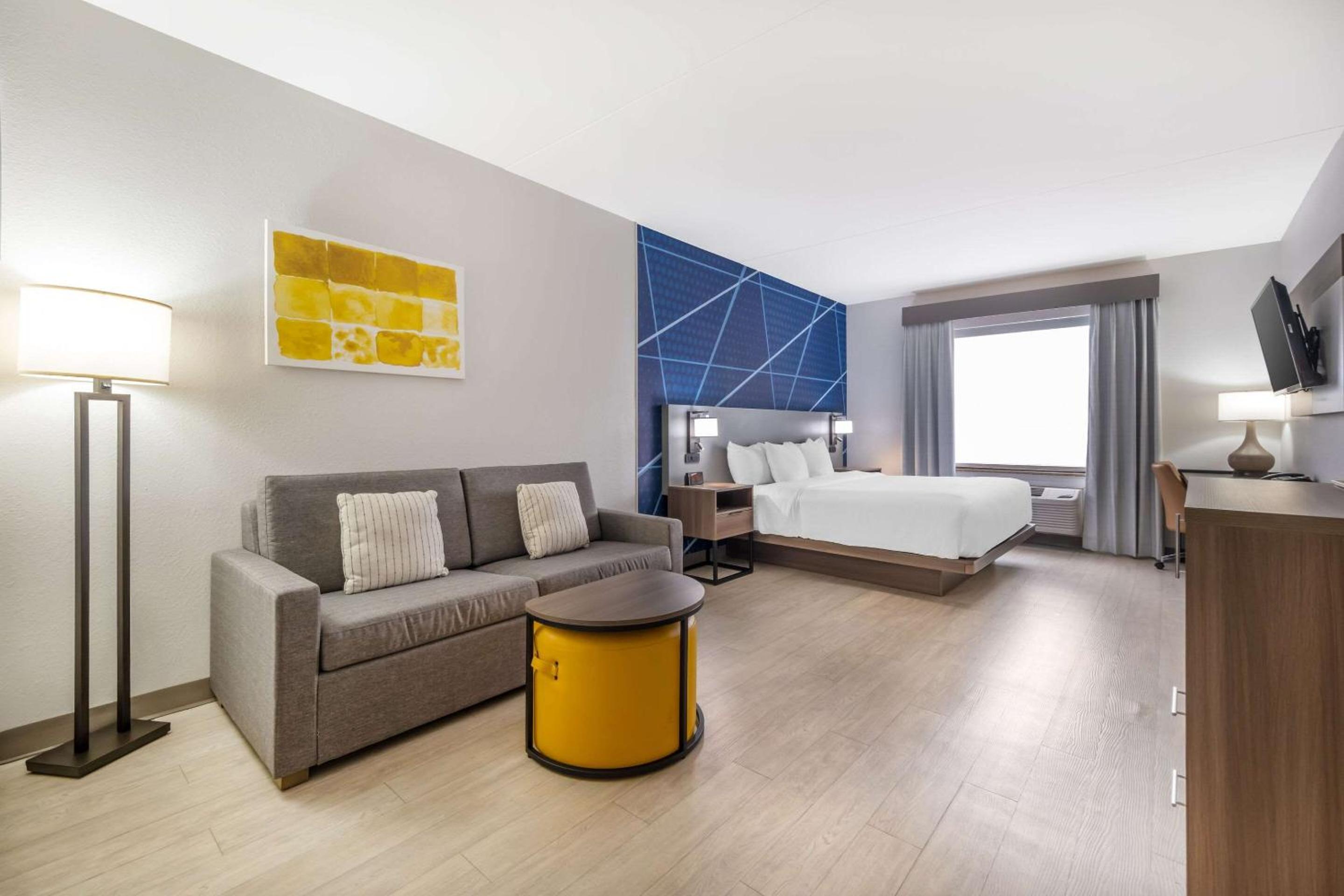 King Suite - Photo 2
