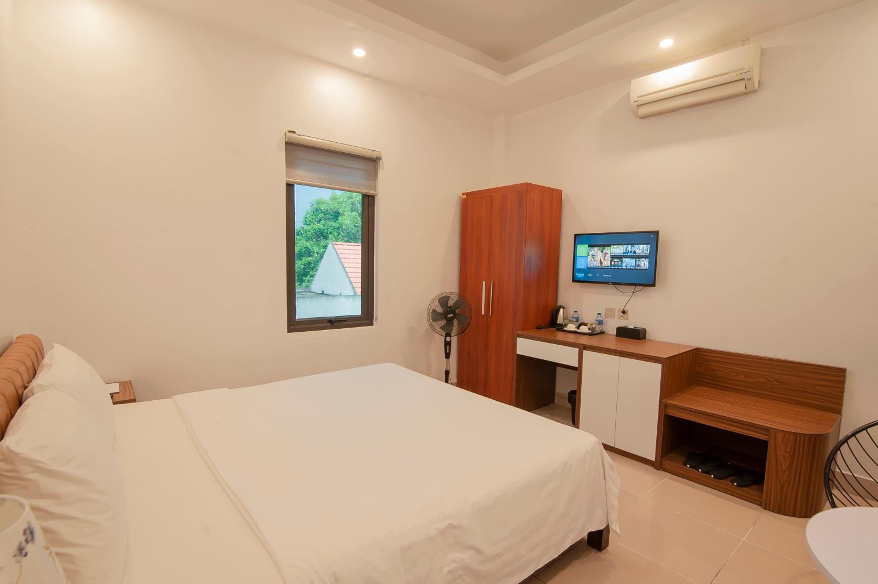 Standard Queen Room