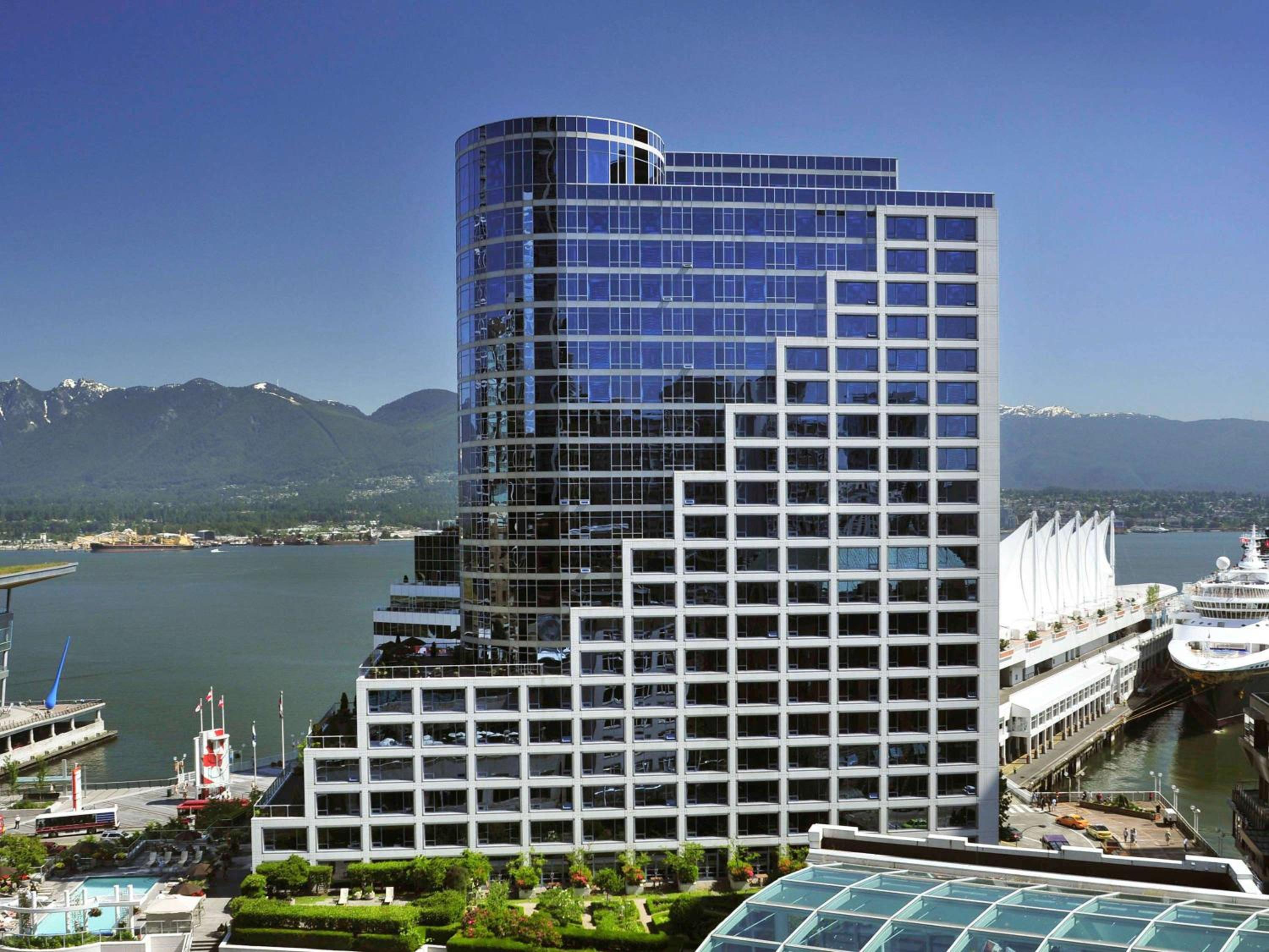 Fairmont City View Room with Two Double Beds thumbnail 5