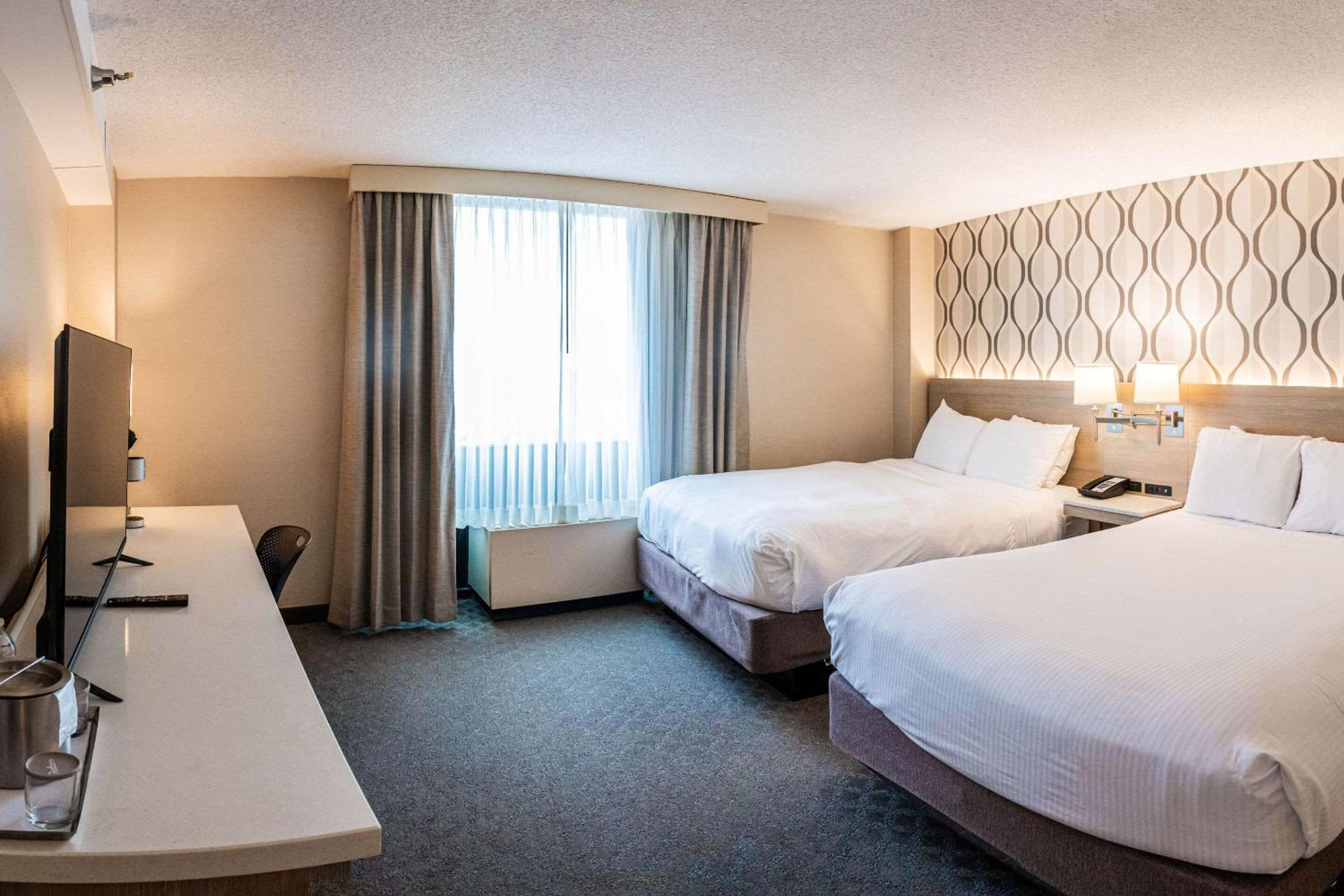 Queen Room with Two Queen Beds - Non-Smoking photo 1