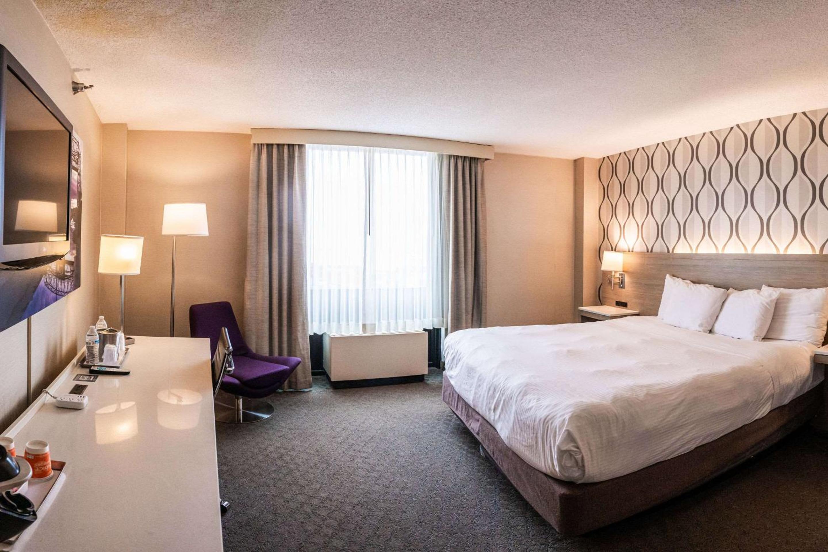 King Room - Non-Smoking photo 2