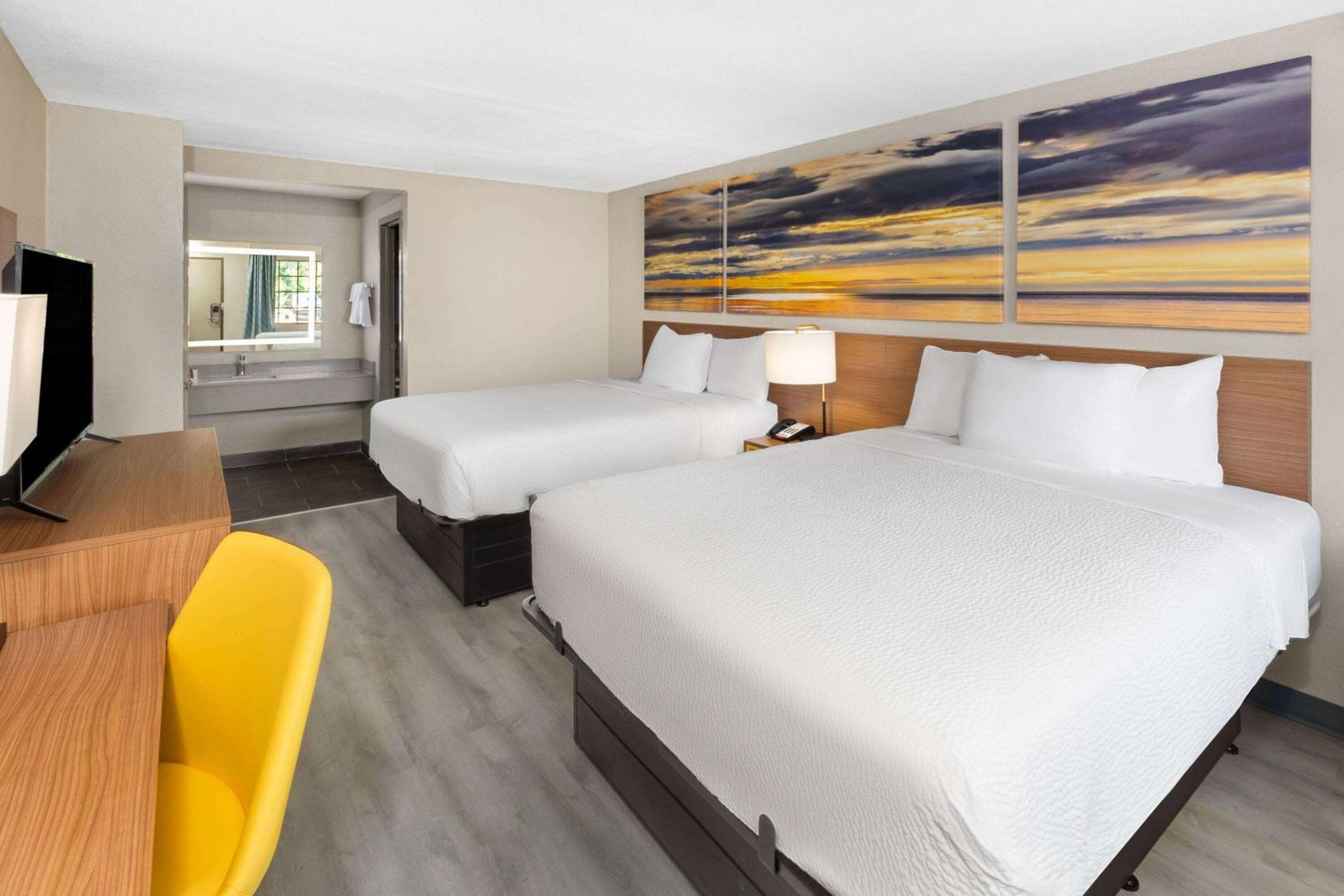 Queen Room with Two Queen Beds - Non-Smoking photo 1
