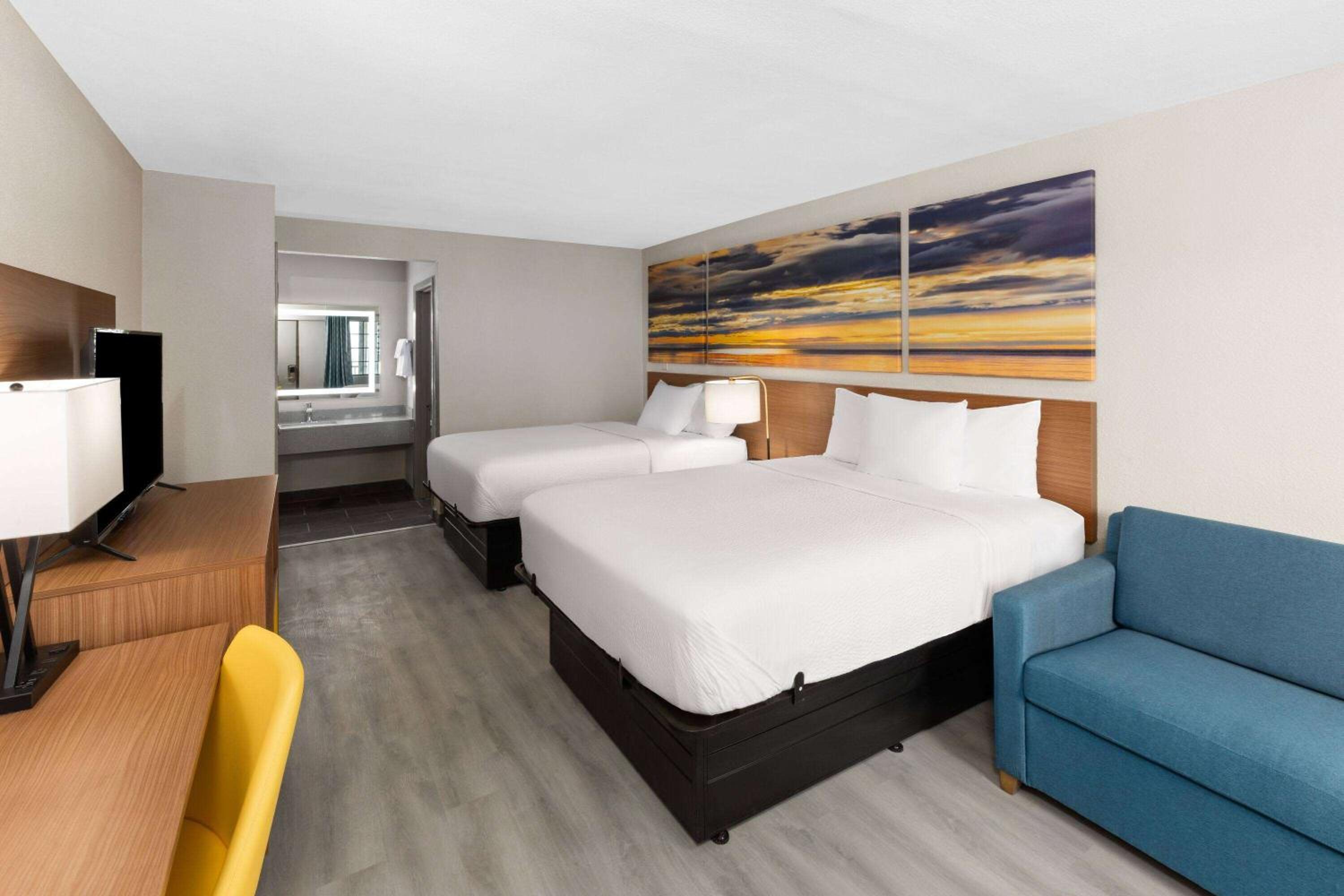 Studio Suite with Two Queen Beds - Non-Smoking photo 3