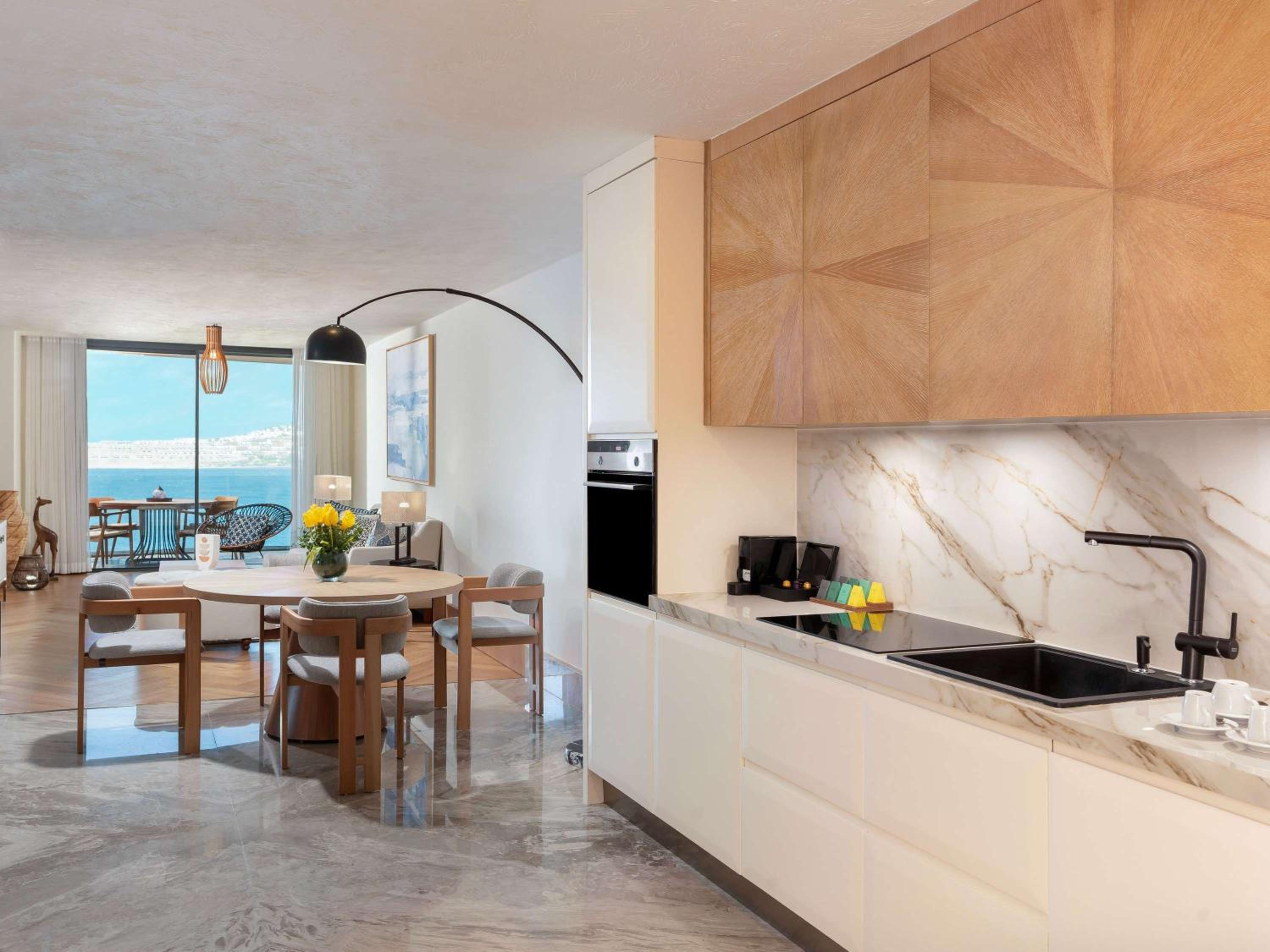 Three-Bedroom Family Suite with Sea View photo 2