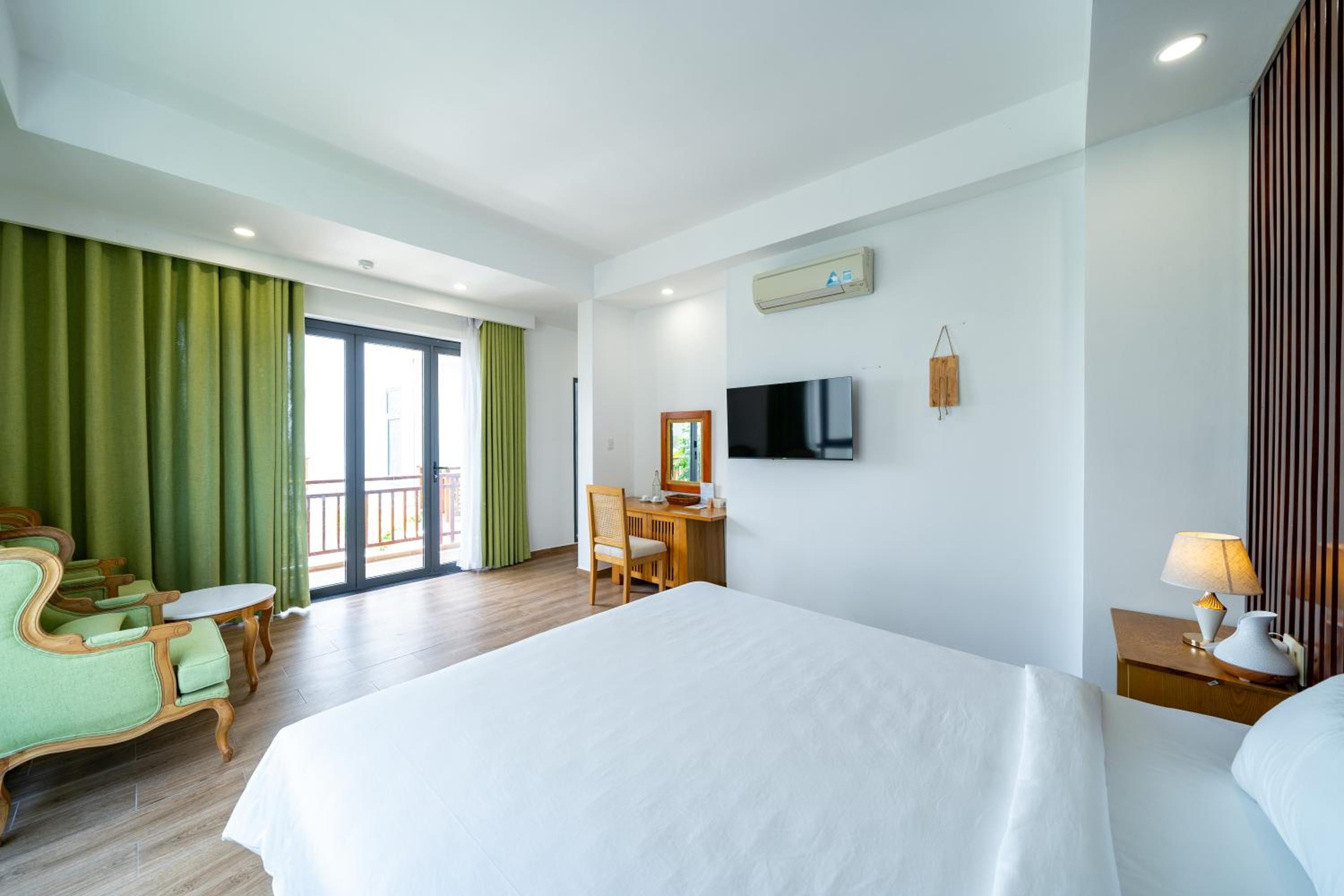 King Room With Pool View