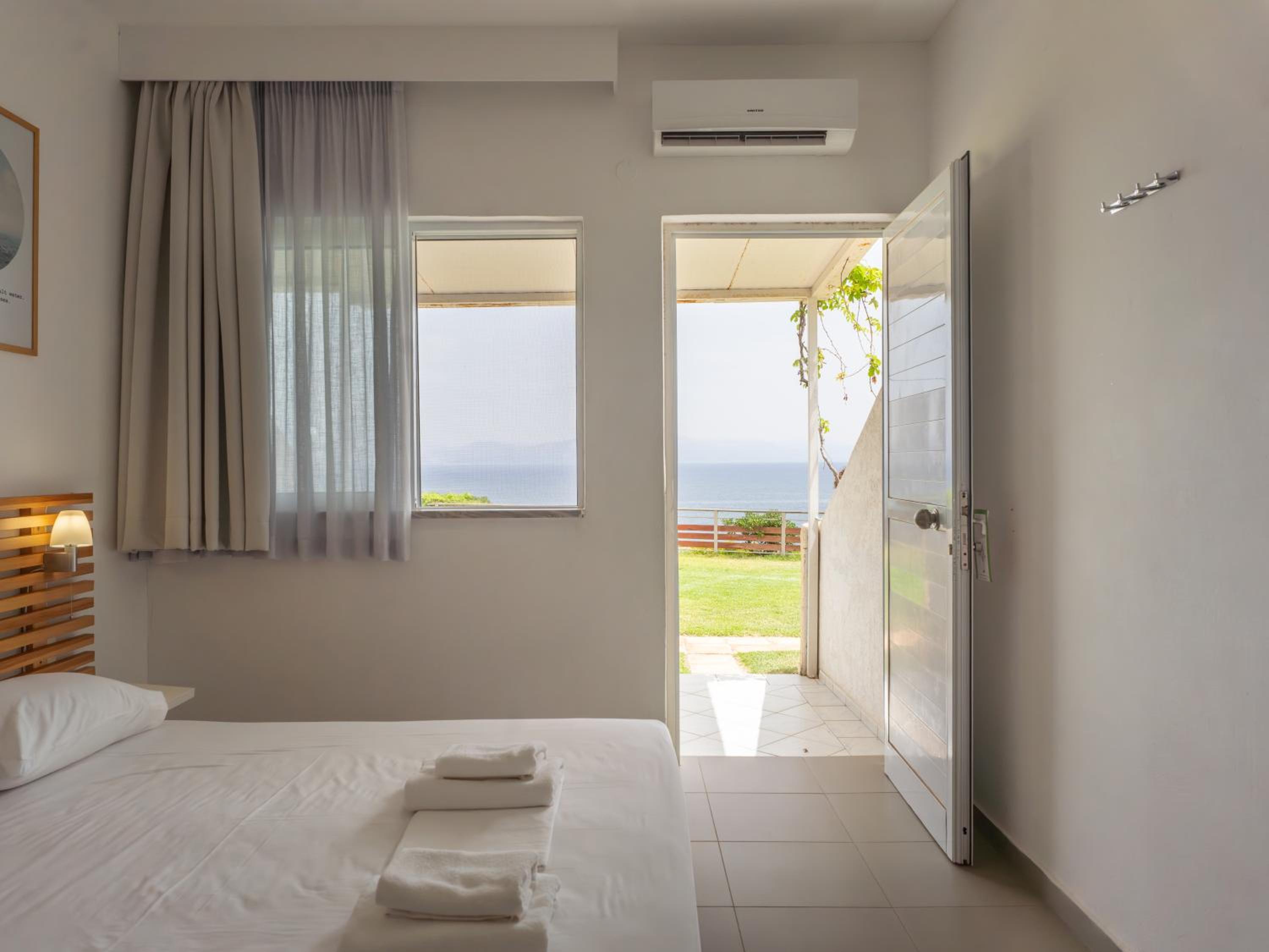 Bungalow (2 Adults + 2 Children) photo 3