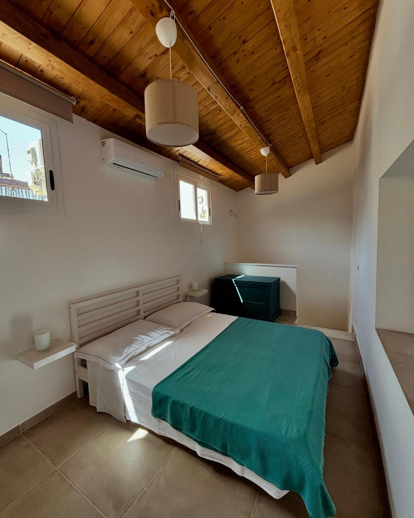 One-Bedroom House photo 1