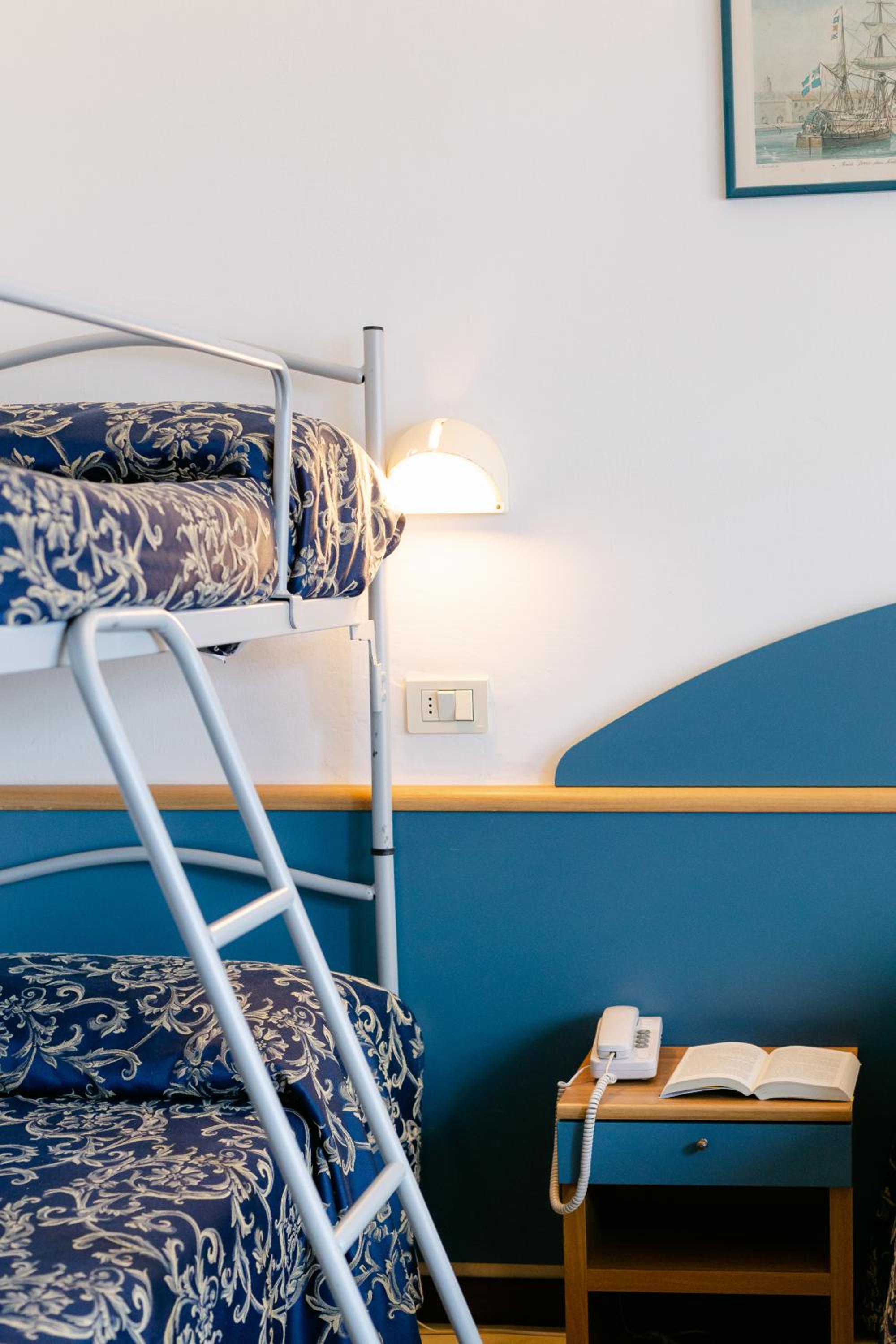 Quadruple Room with Balcony photo 1