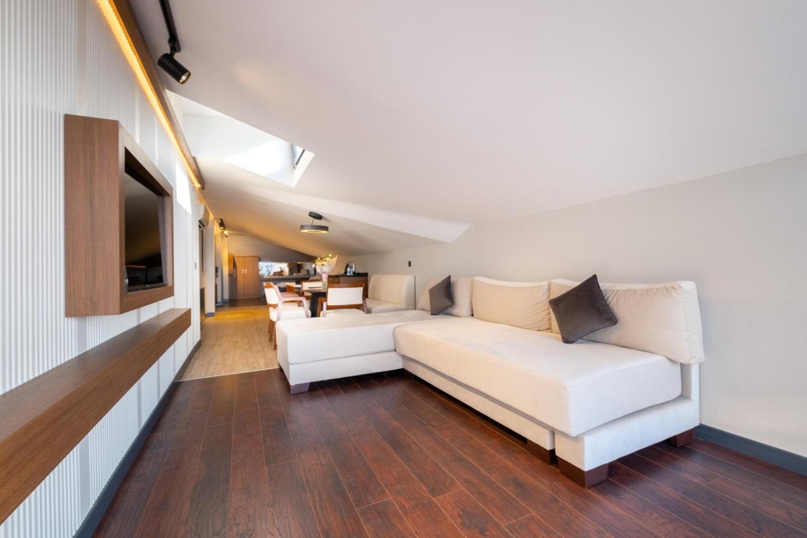 Deluxe Suite with Sea View photo 1