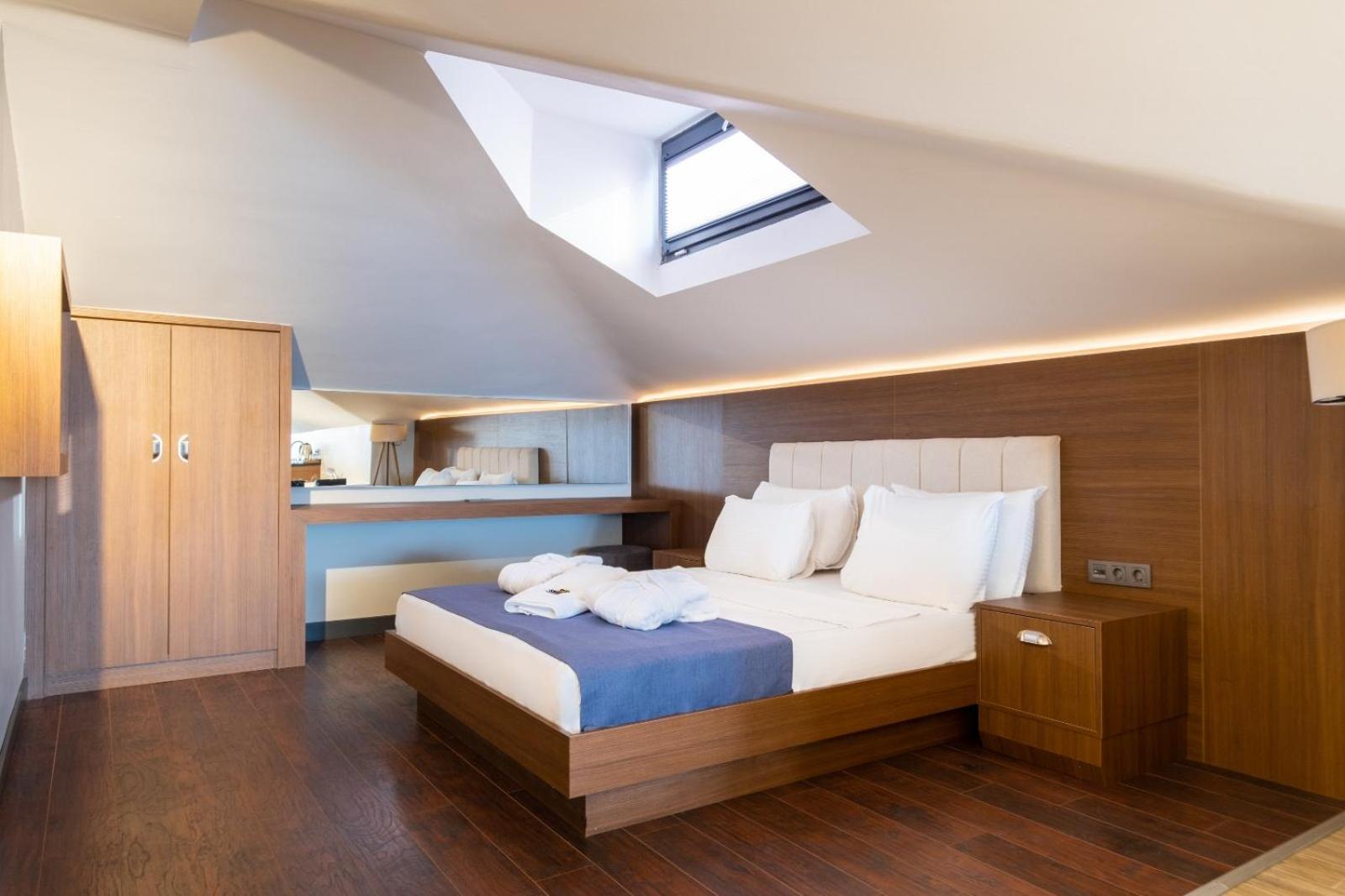 Deluxe Suite with Sea View photo 2