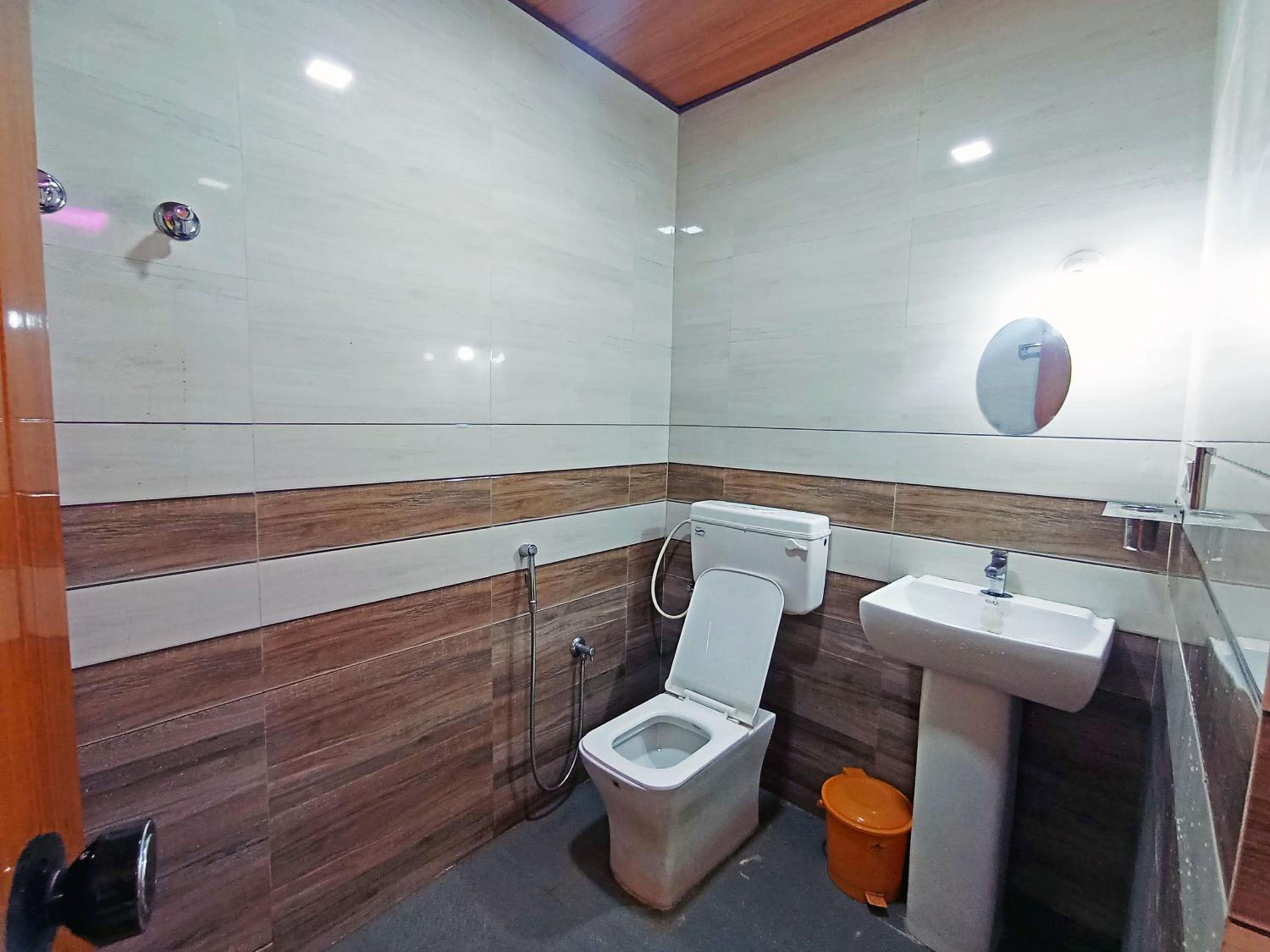 Standard Double Room With Fan - Photo 16