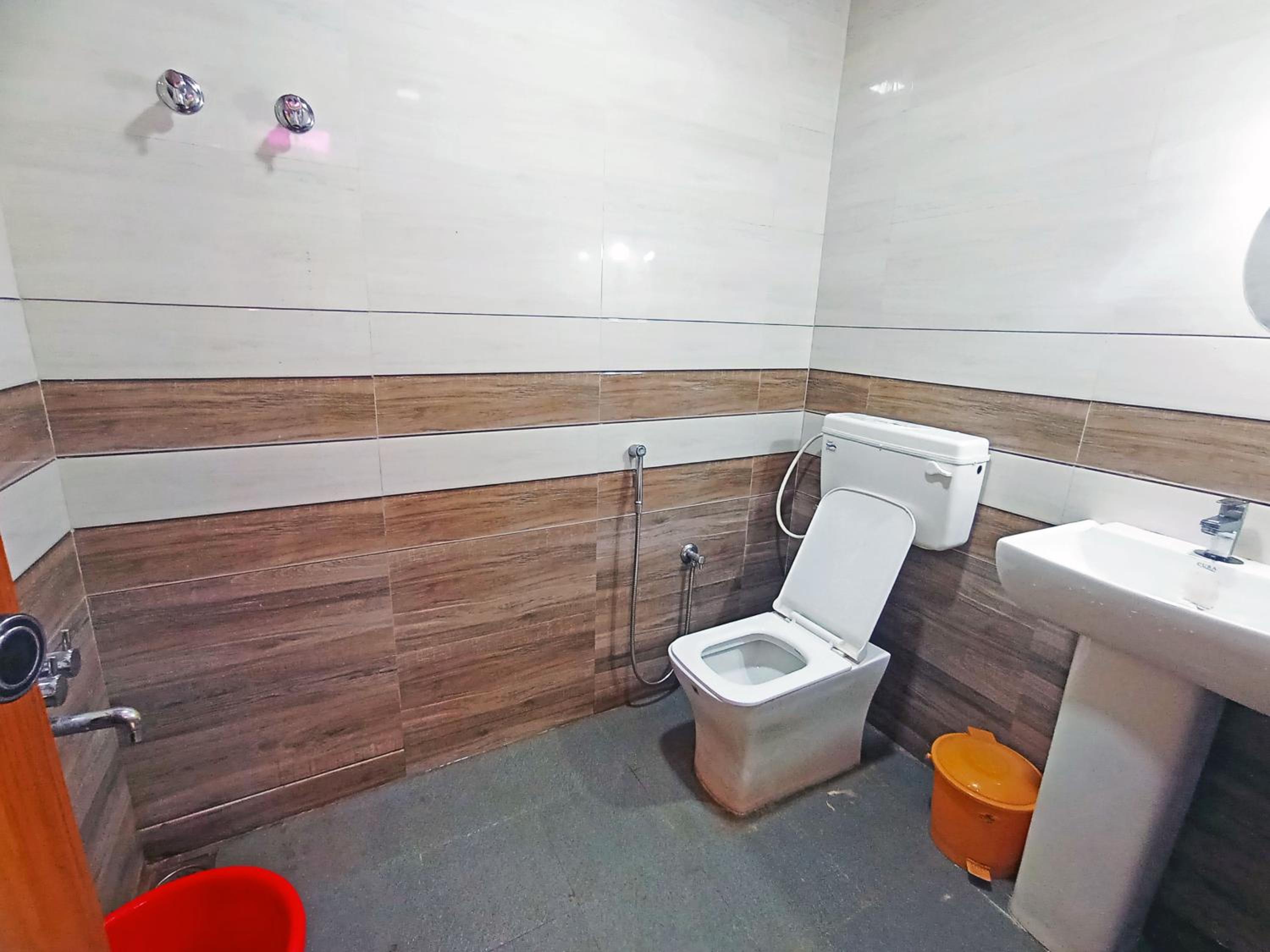 Standard Double Room With Fan - Photo 15