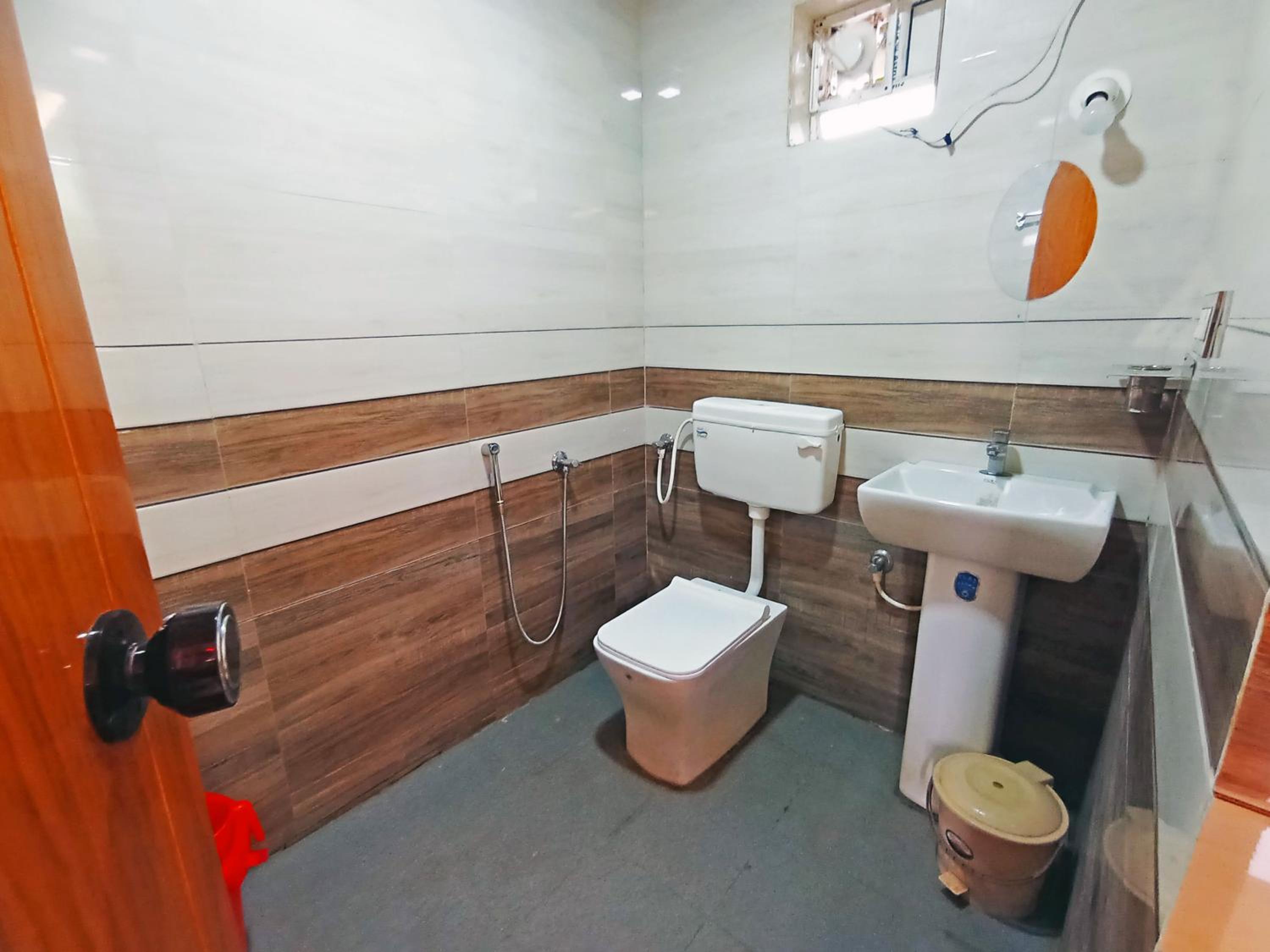 Standard Double Room With Fan - Photo 14