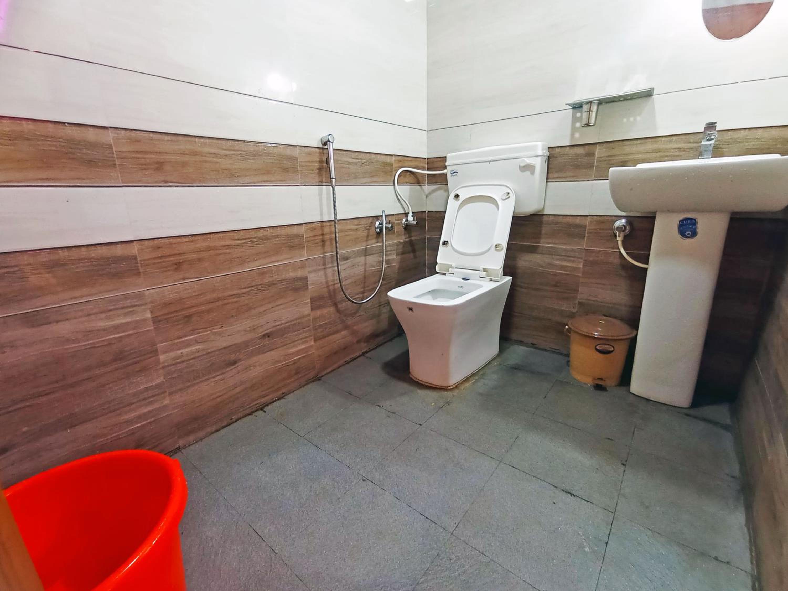 Standard Double Room With Fan - Photo 11