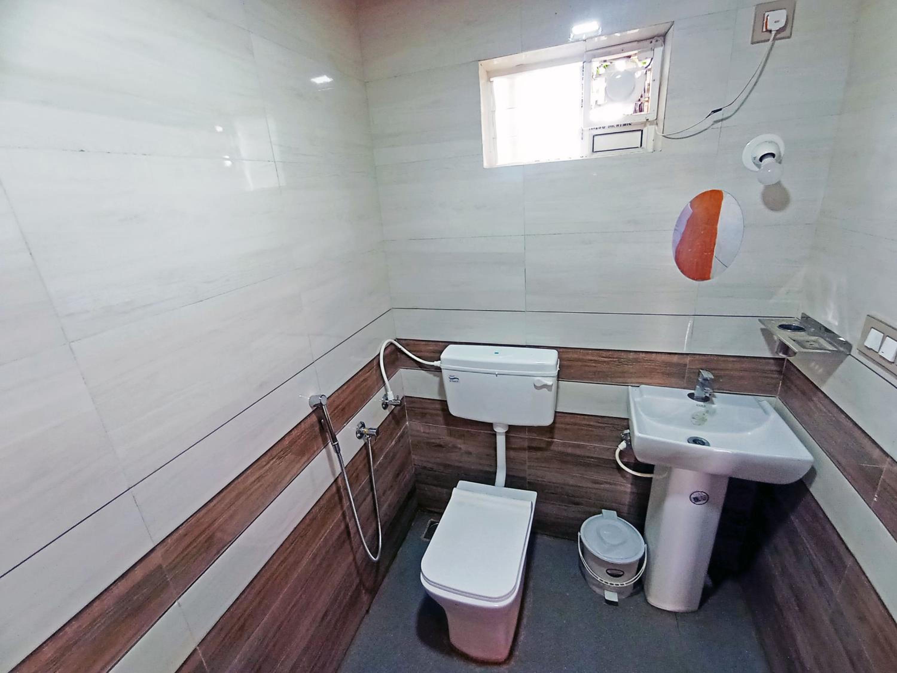 Standard Double Room With Fan - Photo 6