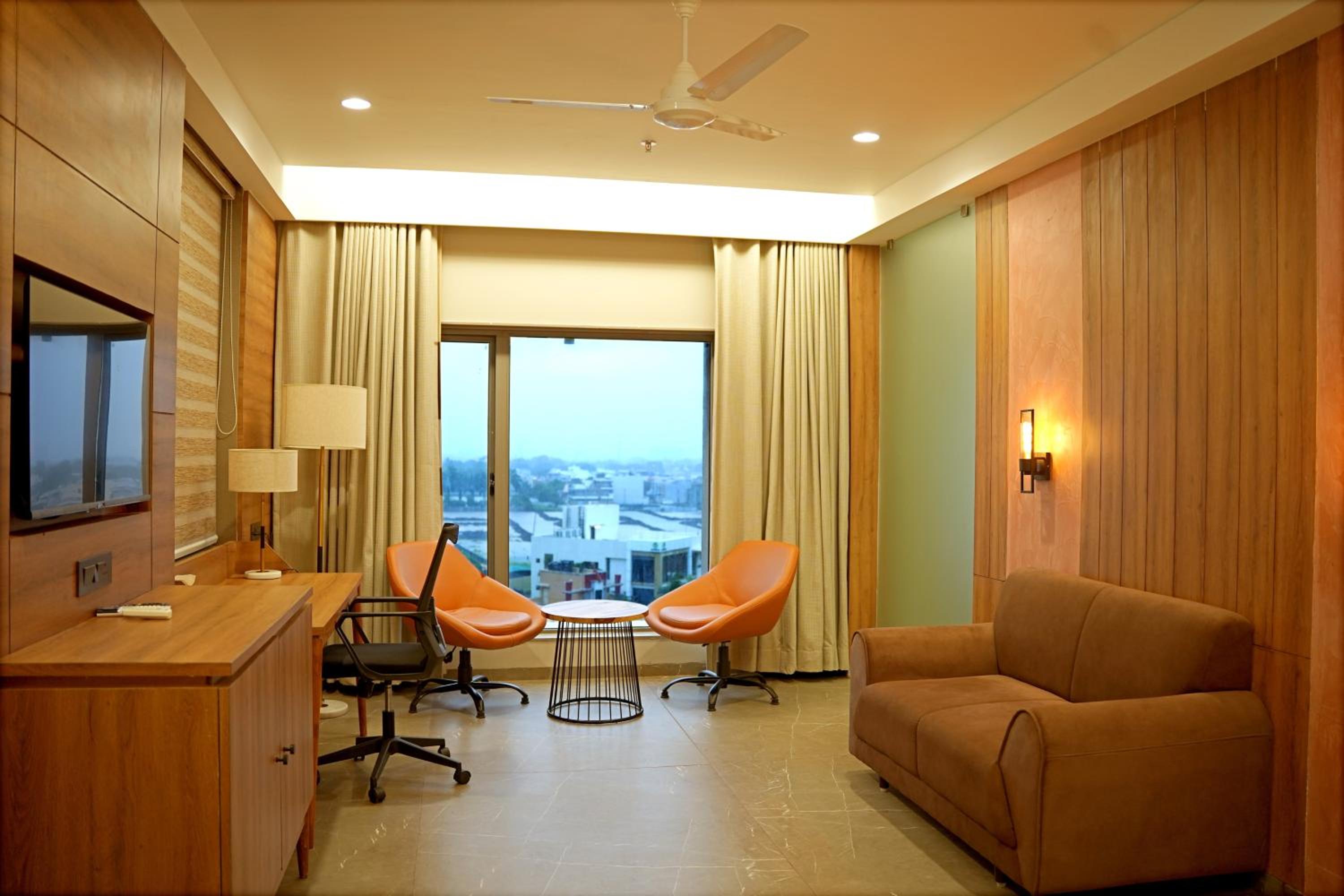 Deluxe Suite - Photo 1