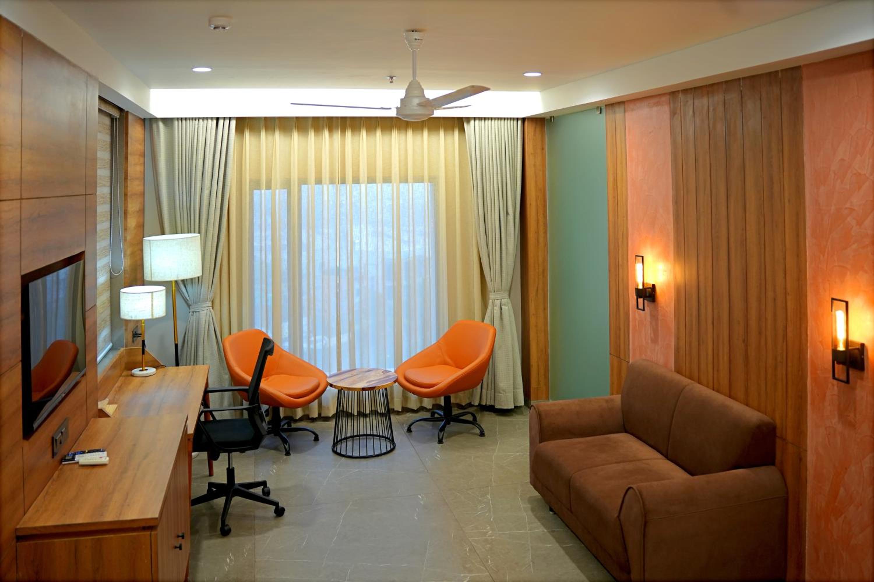 Deluxe Suite - Photo 25