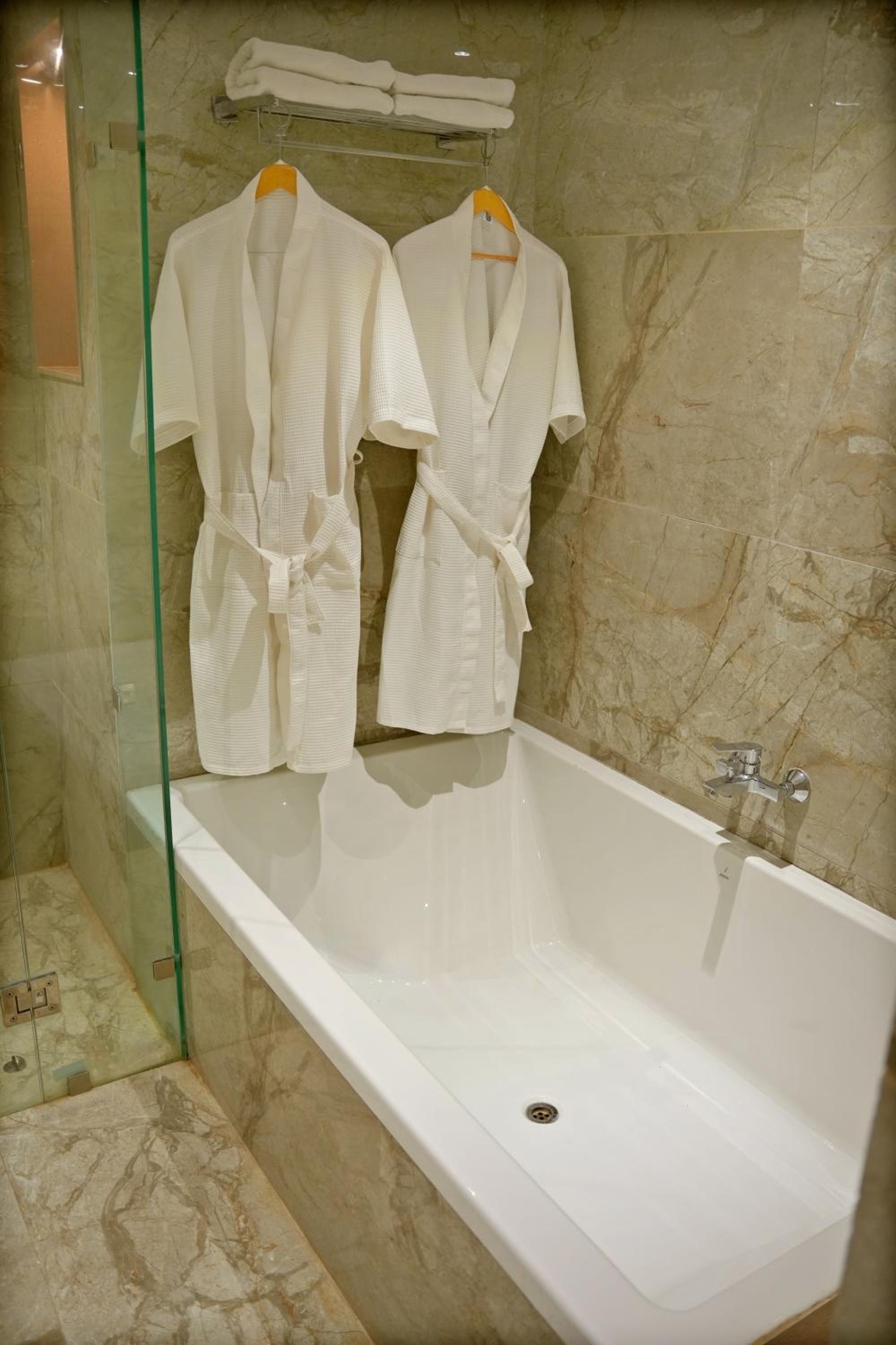 Deluxe Suite - Photo 22