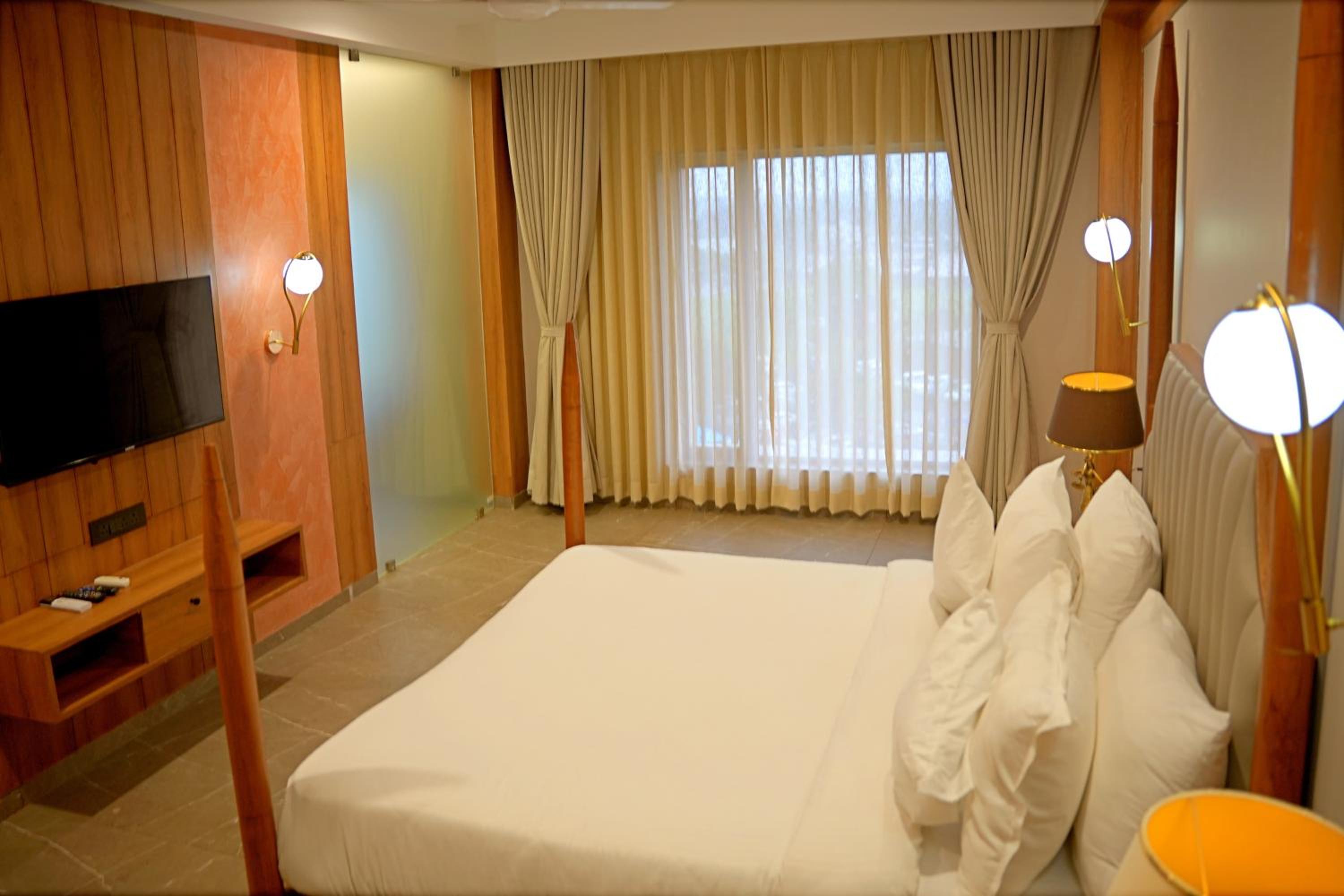 Deluxe Suite - Photo 20