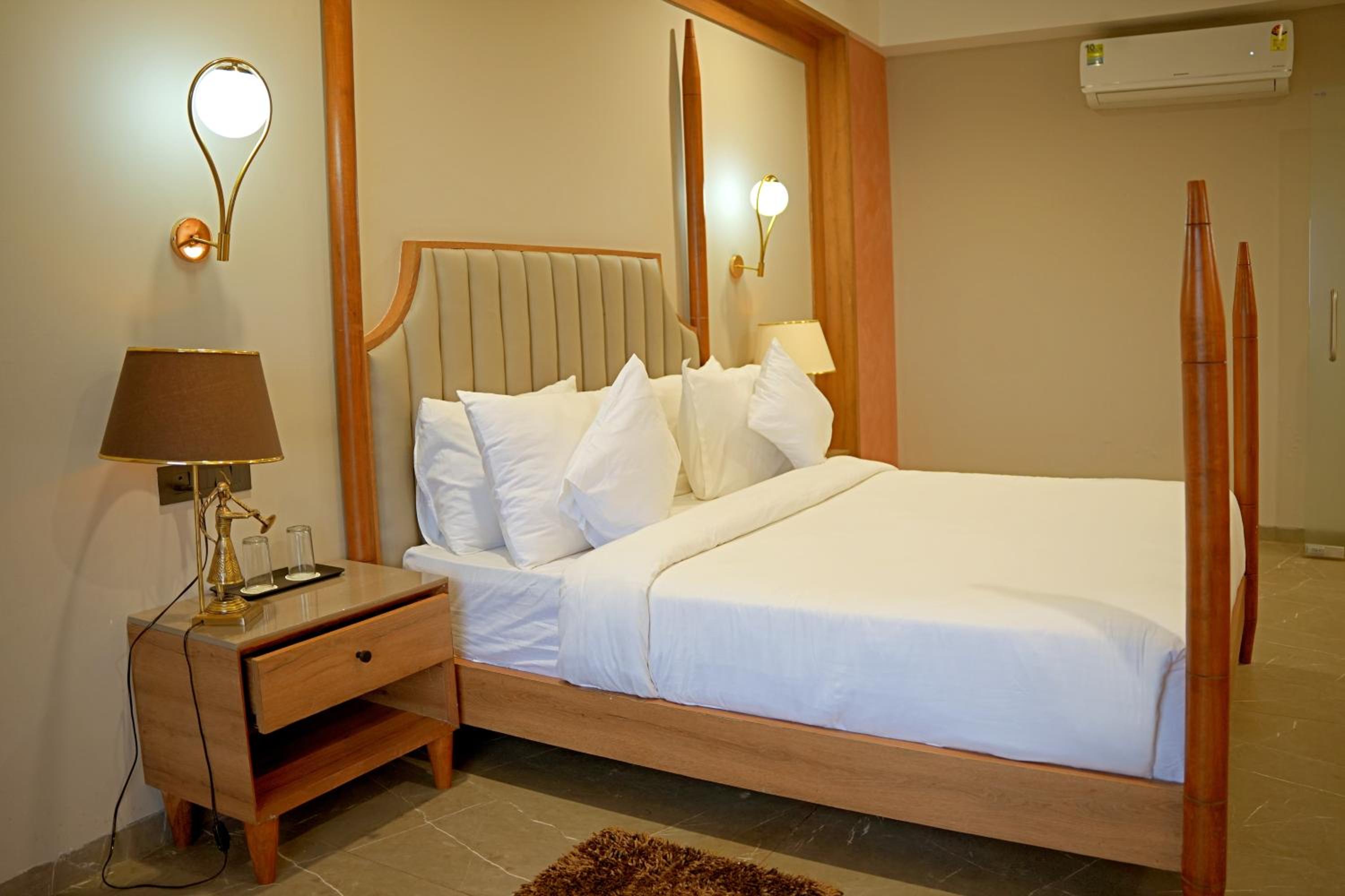 Deluxe Suite - Photo 19