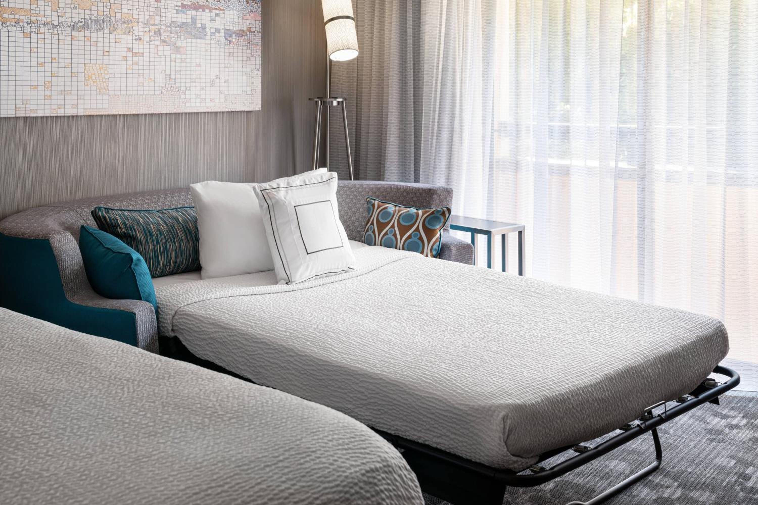 King Room with Sofa Bed - Photo 2