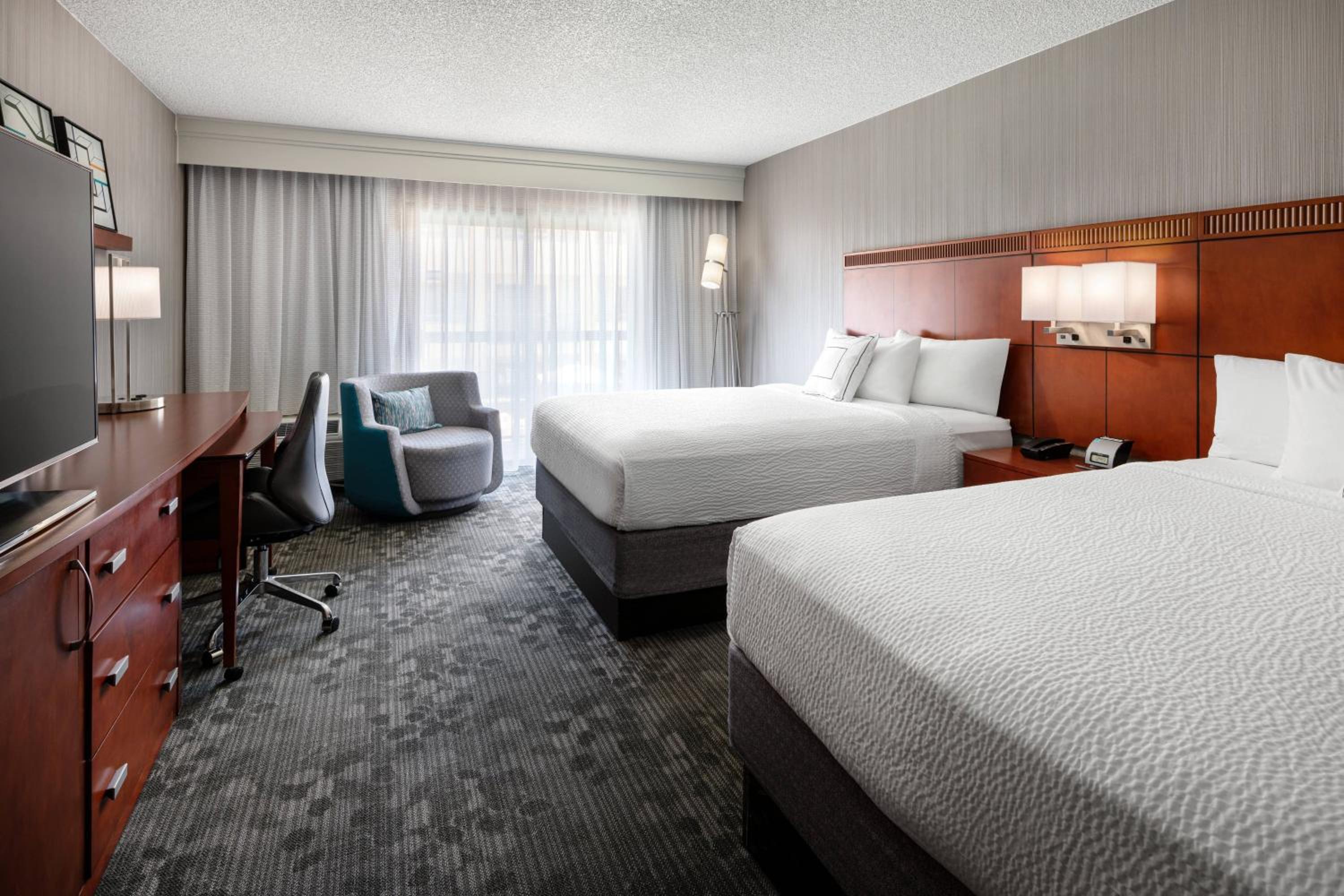 Double Room with Two Double Beds - Photo 1