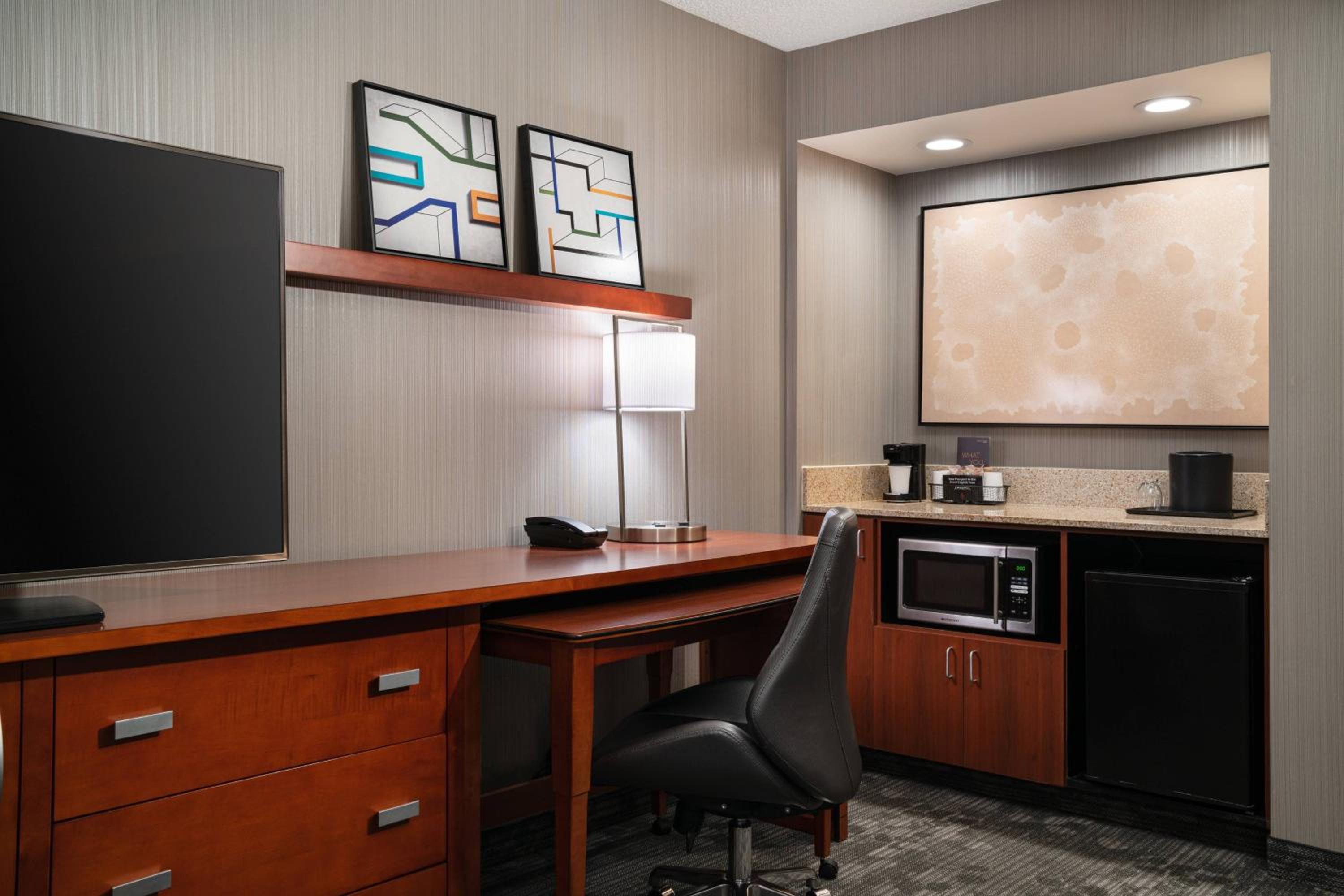 One-Bedroom King Suite - Photo 2