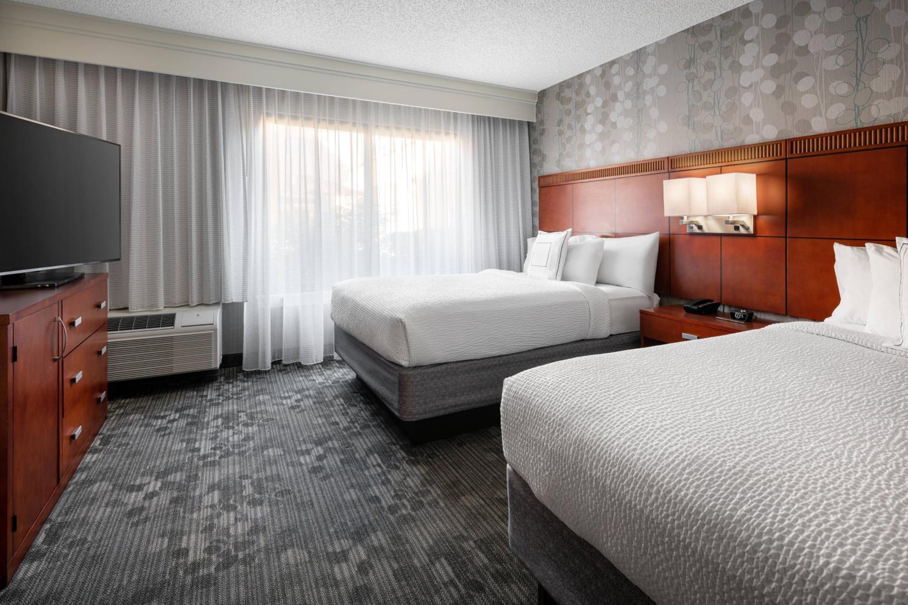 1 Bedroom 2 room Suite, 2 Double, Sofa bed, Courtyard view - Photo 7