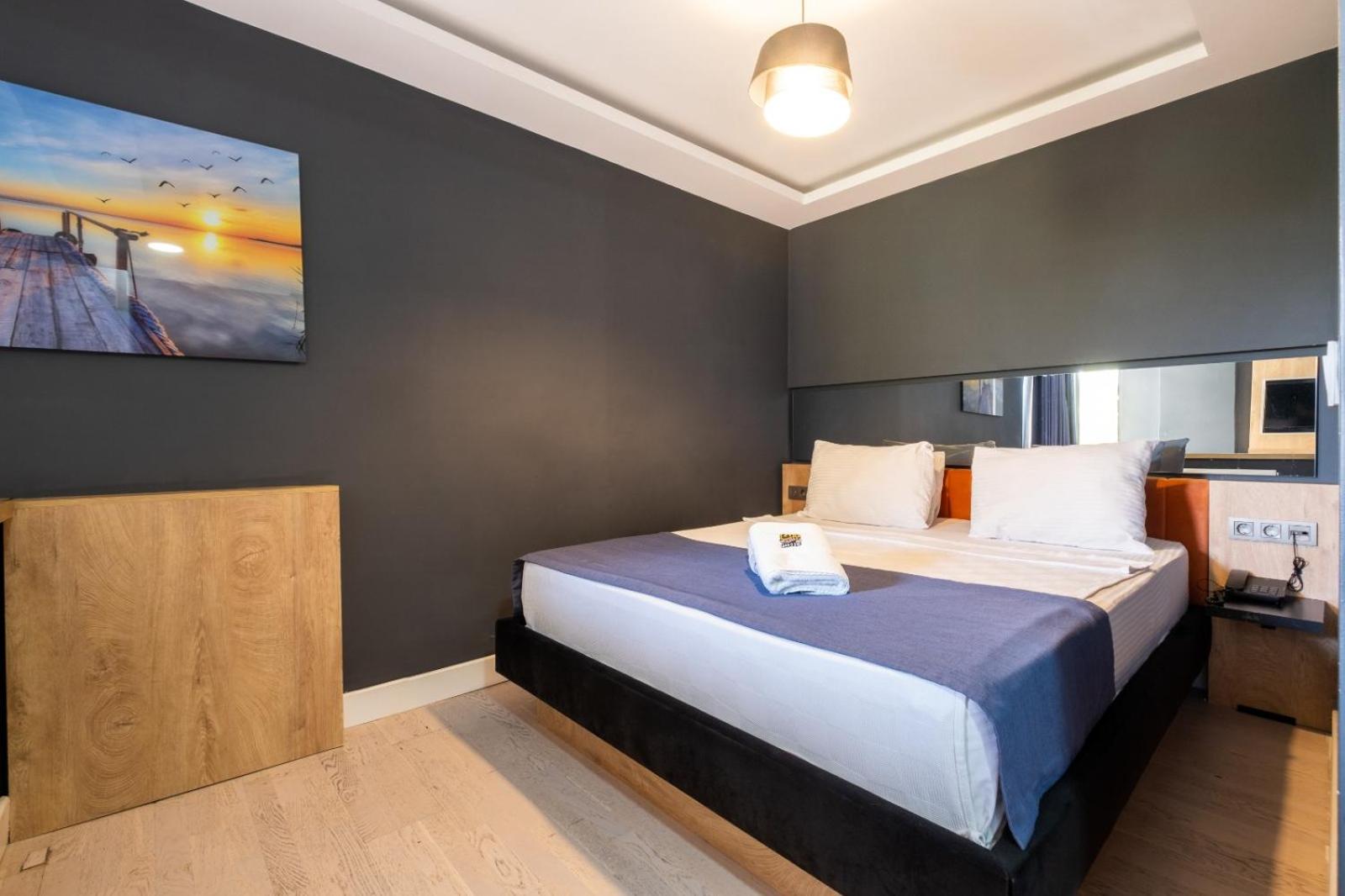 Deluxe Double Room with Side Sea View photo 3