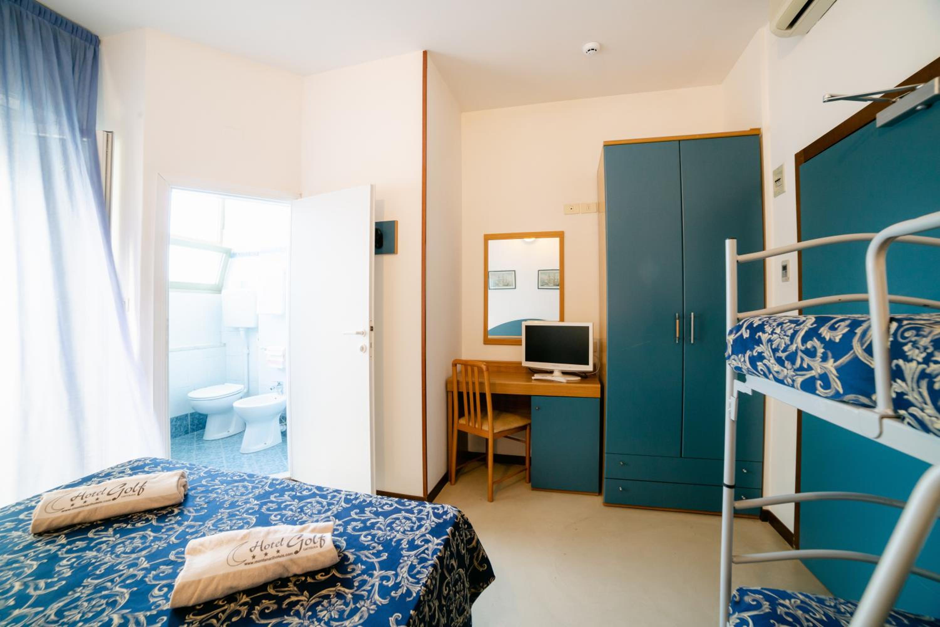 Quadruple Room with Balcony photo 3