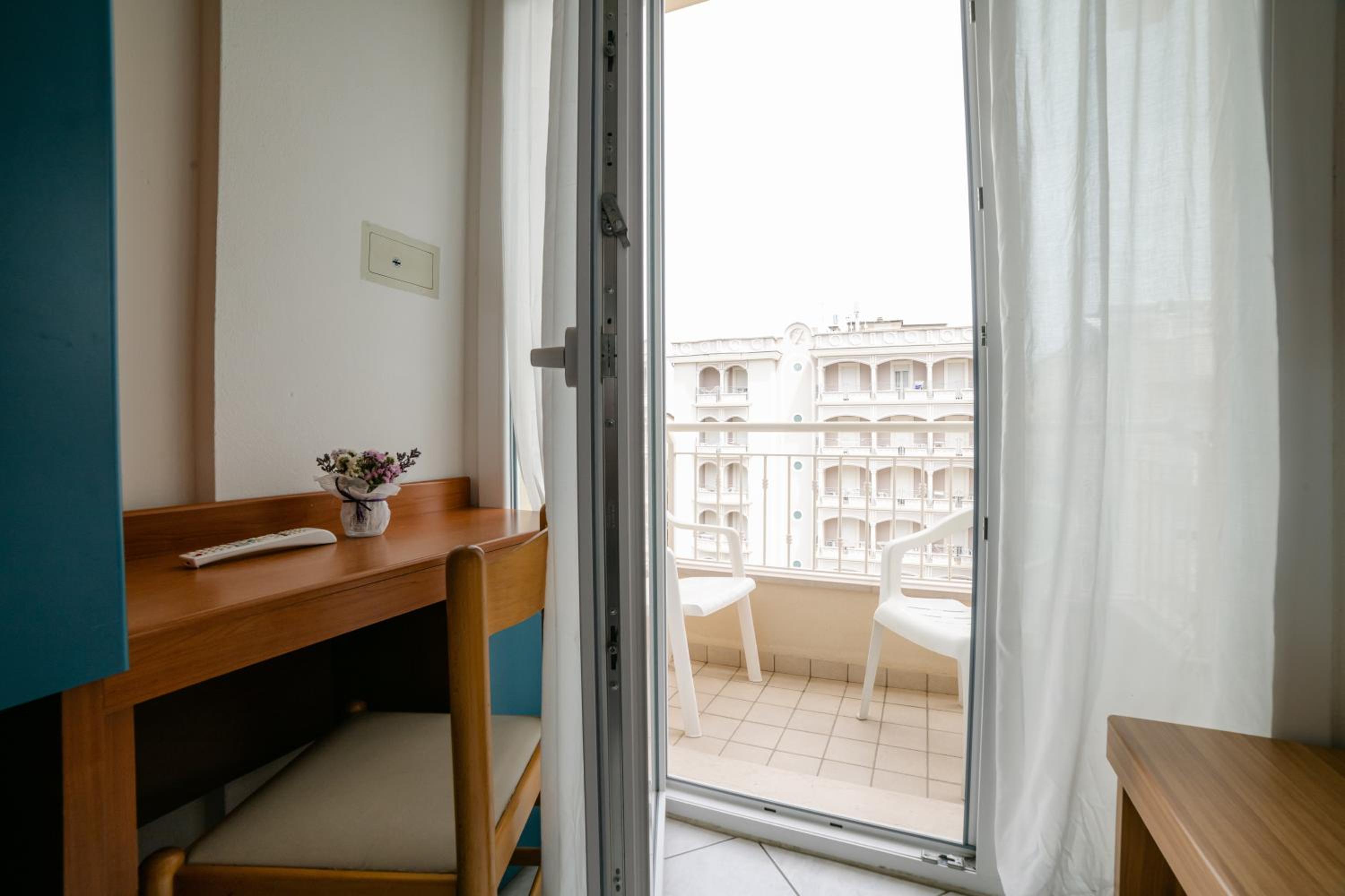 Triple Room with City View photo 2