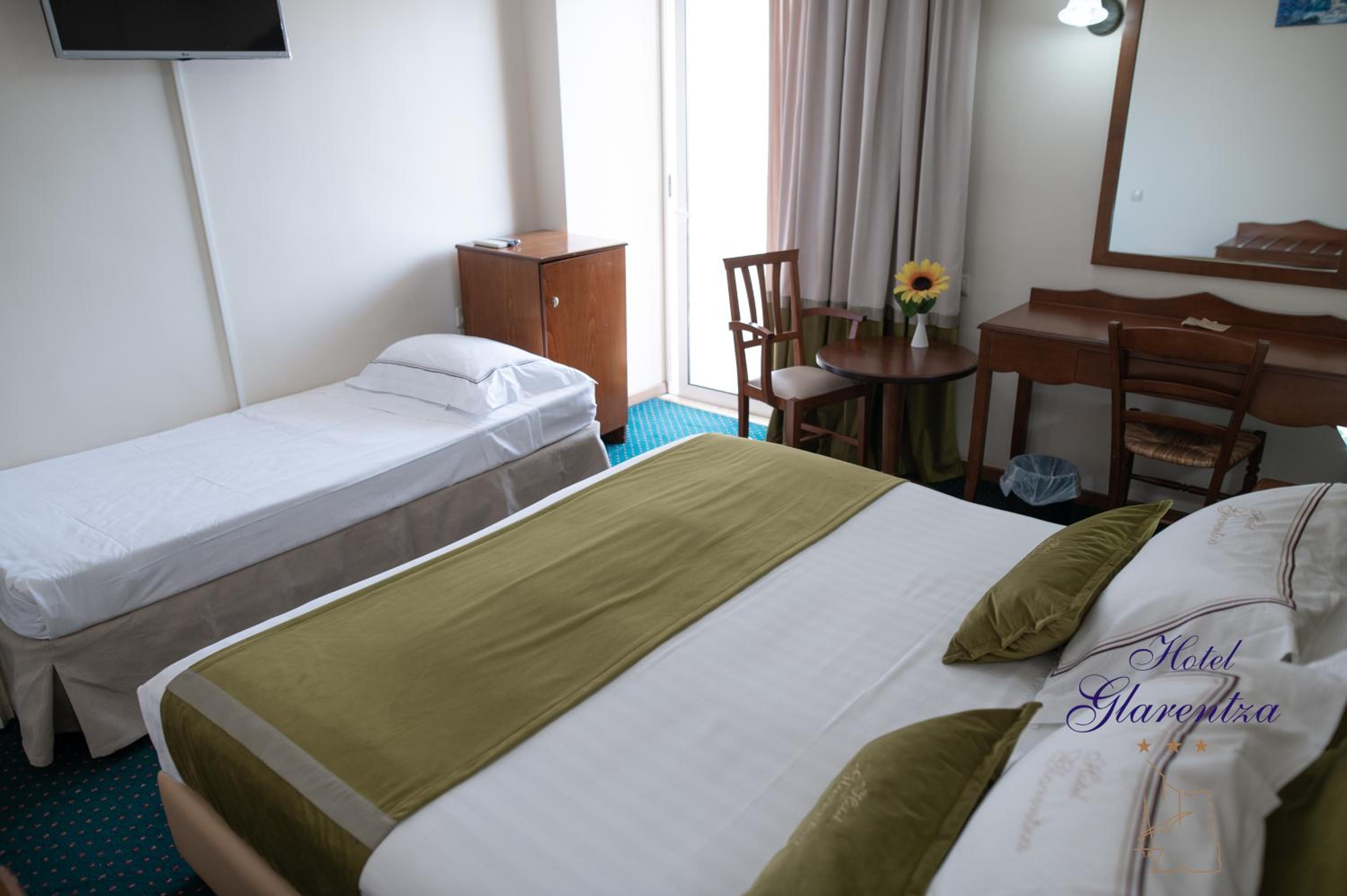 Triple Room with Sea View - Photo 9