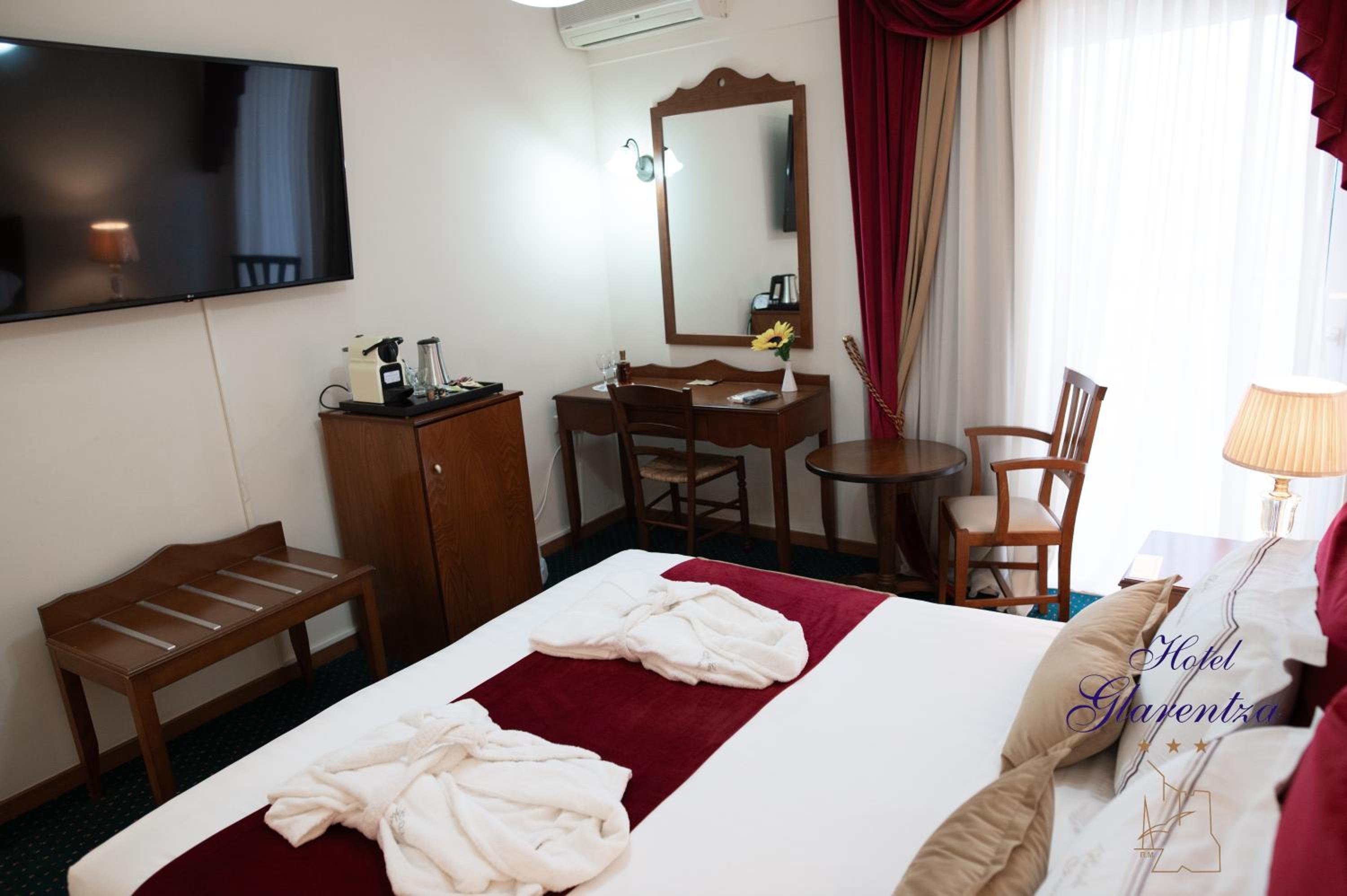 Deluxe Double Room with Balcony and Sea View - Photo 6
