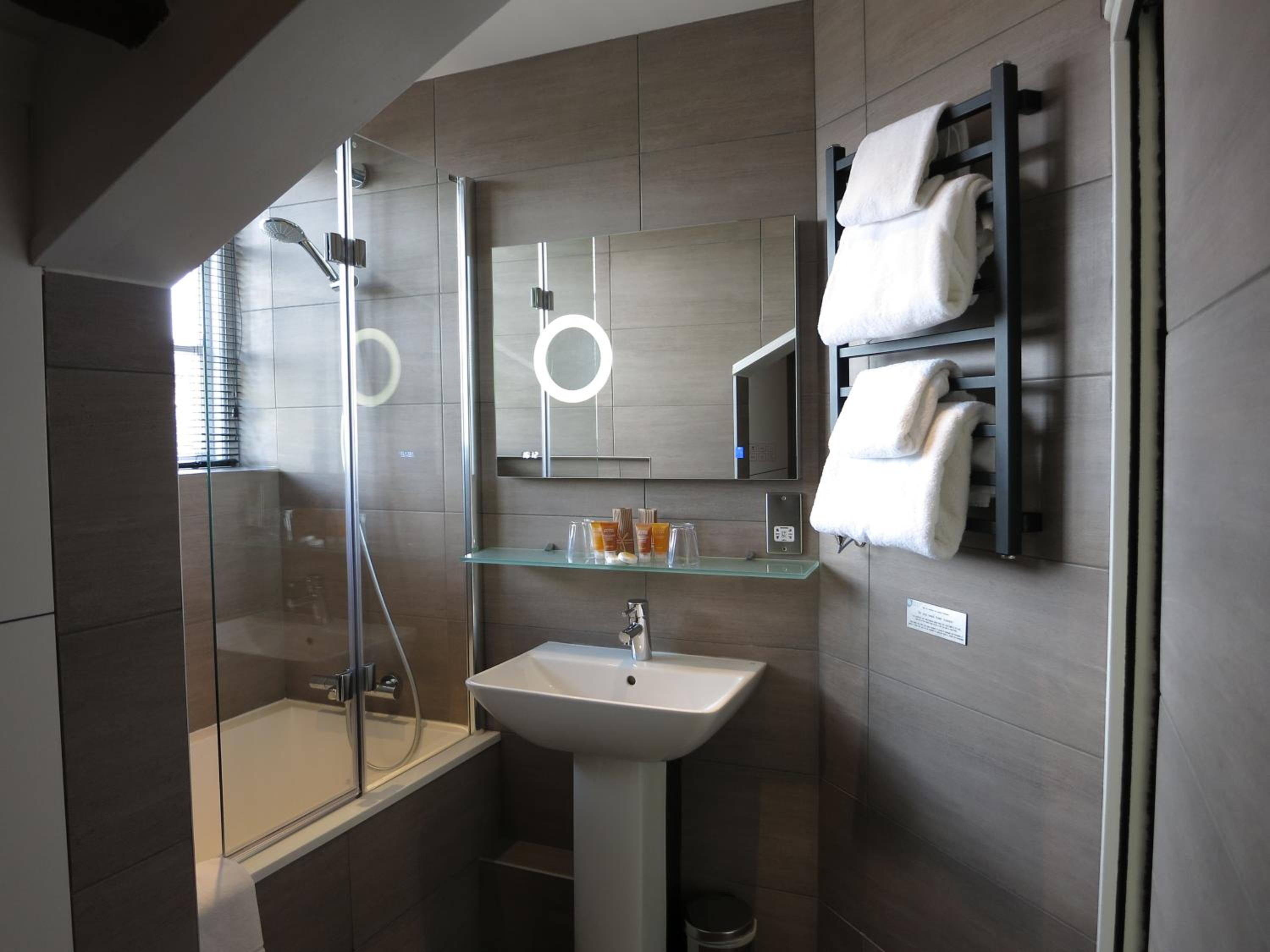 Double Room - Photo 12