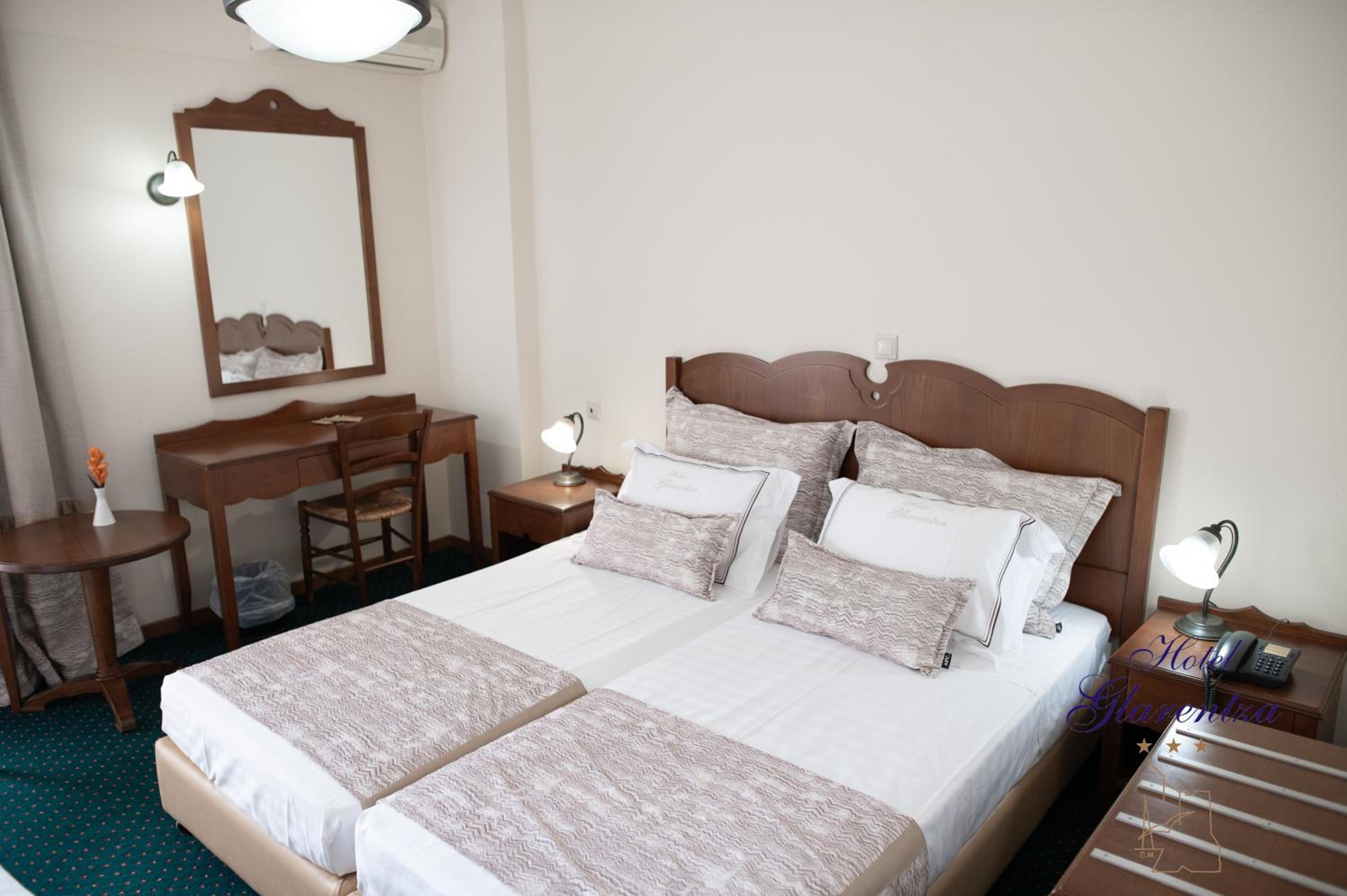 Triple Room with Balcony - Photo 9