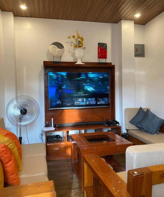 One-Bedroom House photo 1