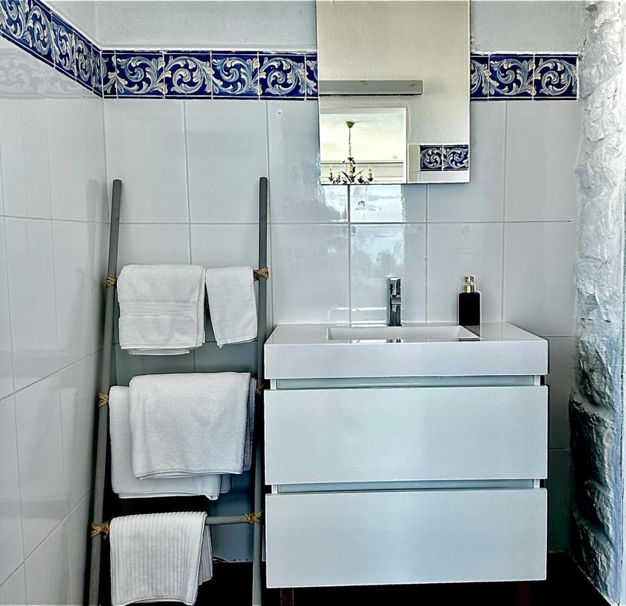 Double Room with Sea View - Blue Room photo 3