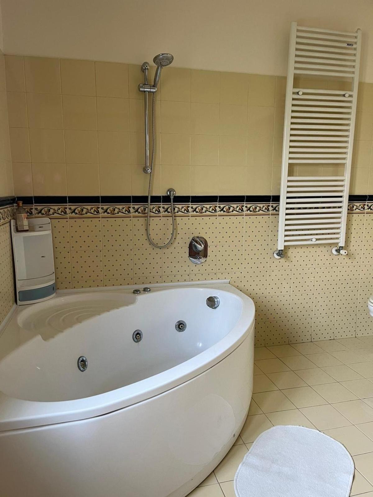 King Room with Spa Bath photo 2