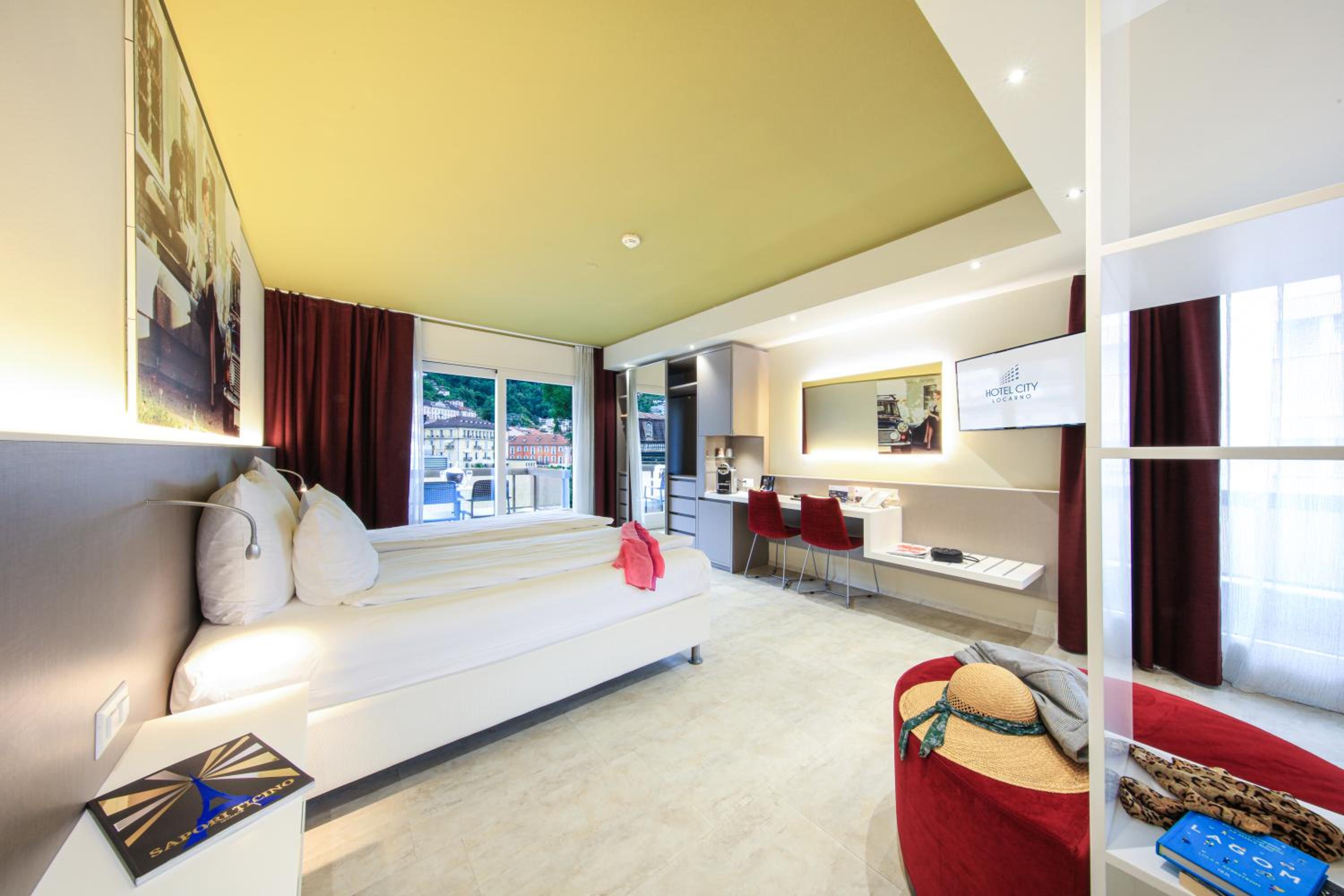 Superior Double Room thumbnail 6