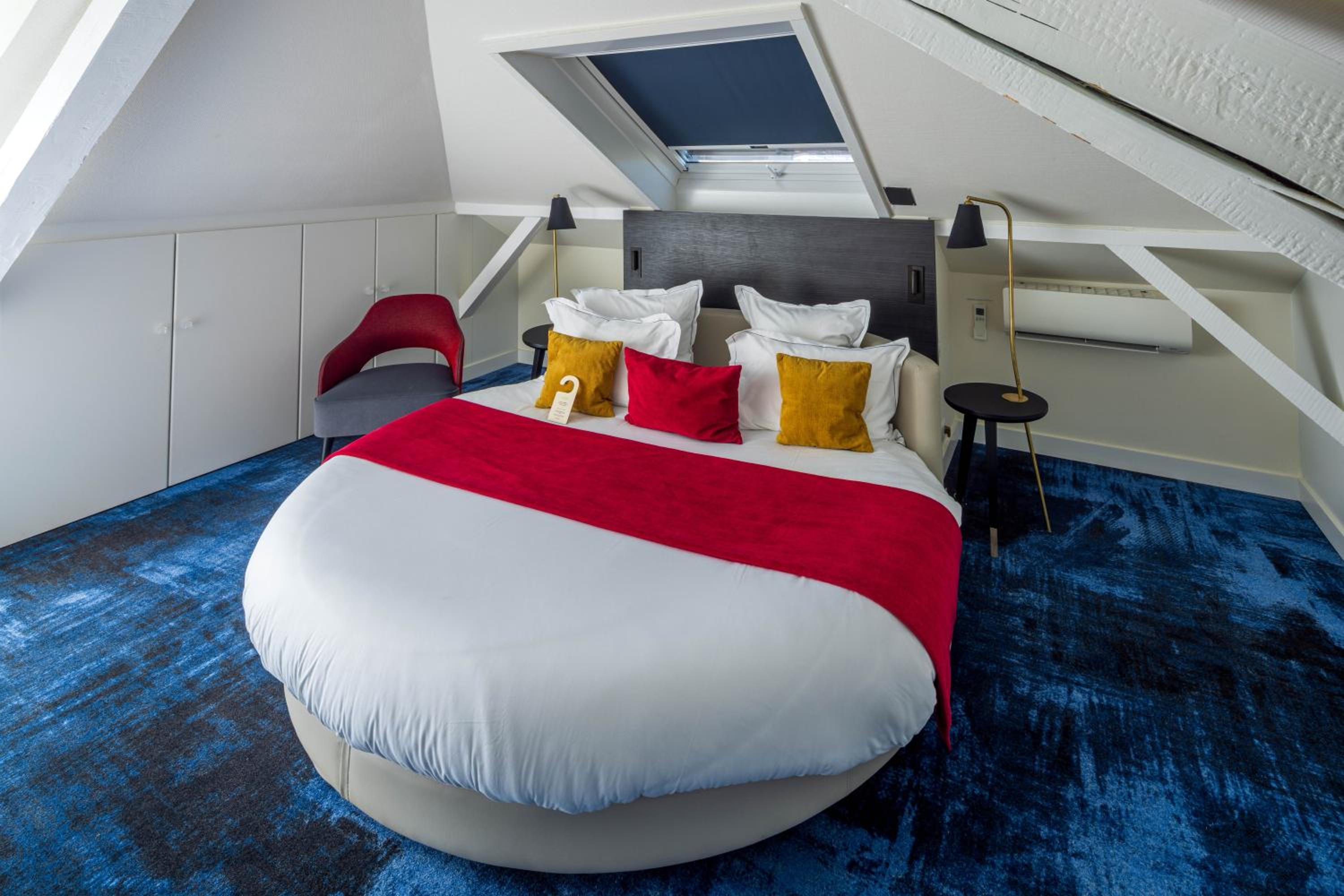Double Room with Spa Bath - Photo 3