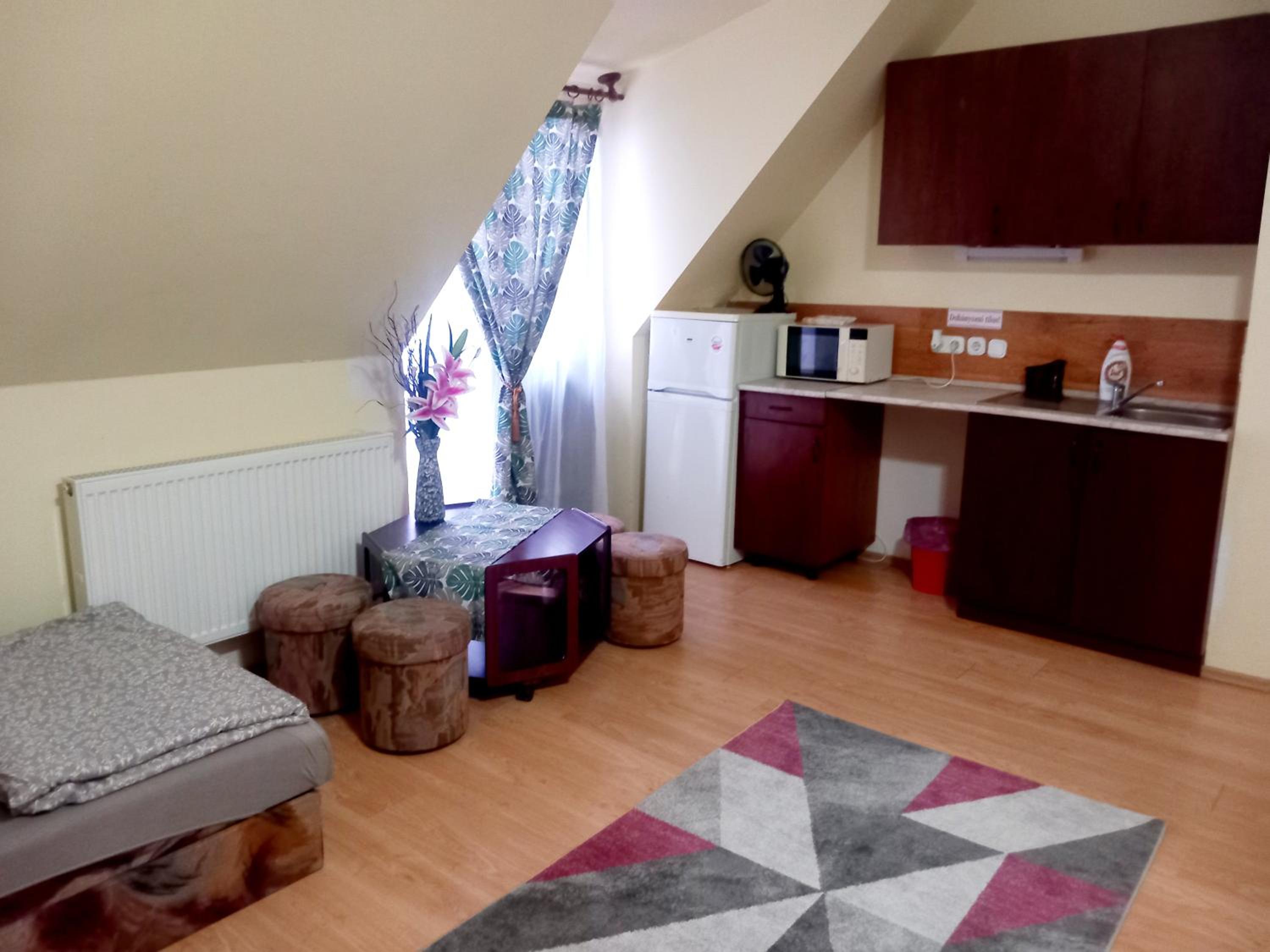 Large Two-Bedroom Apartment - Upper Floor photo 2