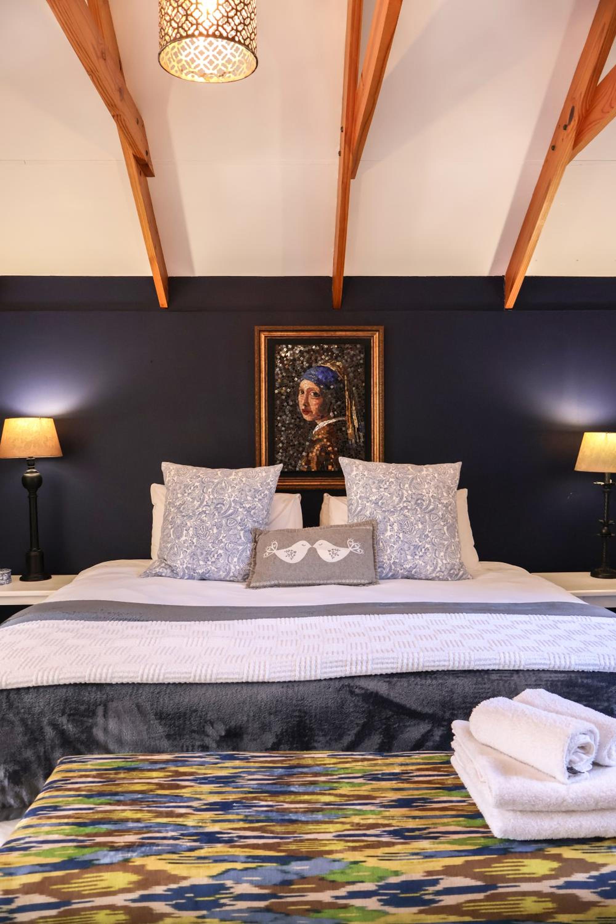 Suite - Photo 1