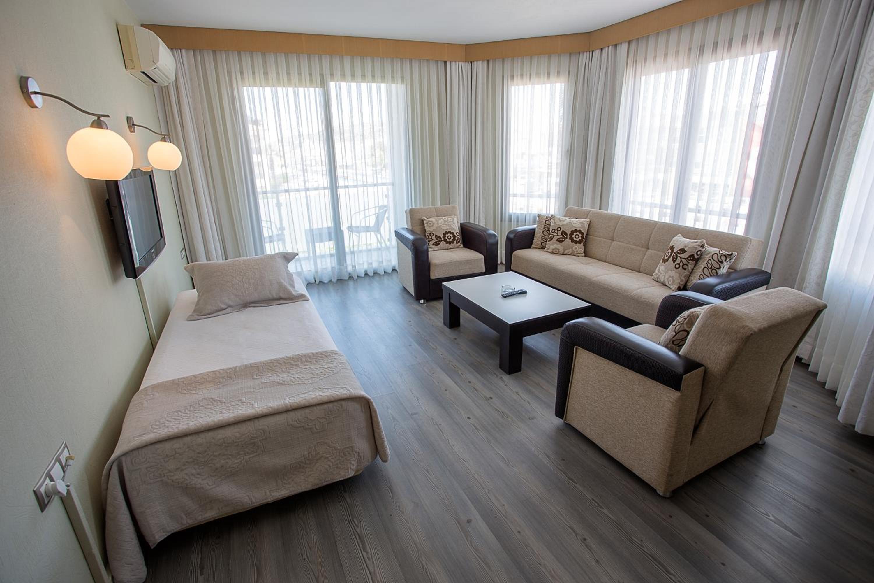 Suite with Balcony photo 1